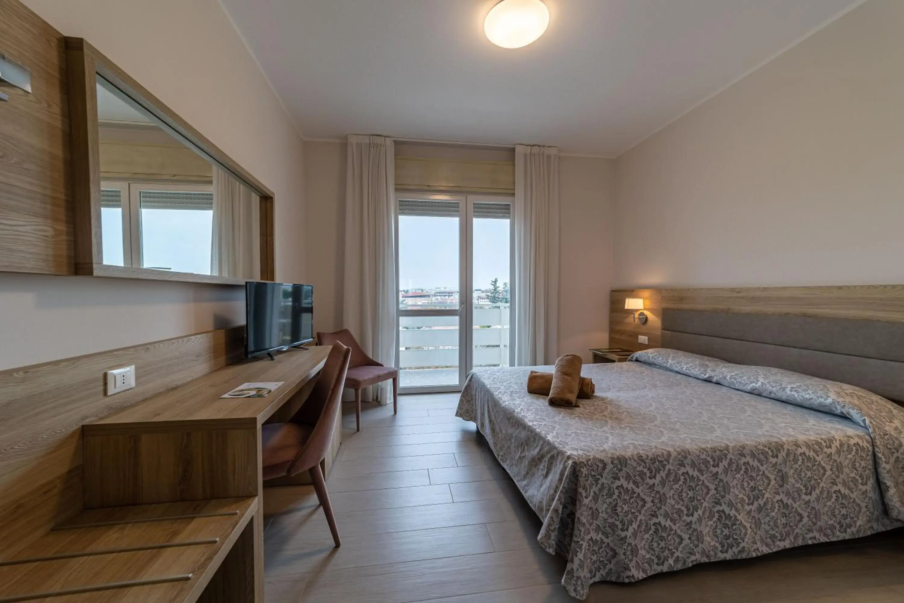 Superior Twin/Double Room in Hotel Smeraldo Superior Twin/Double Room in Hotel Smeraldo