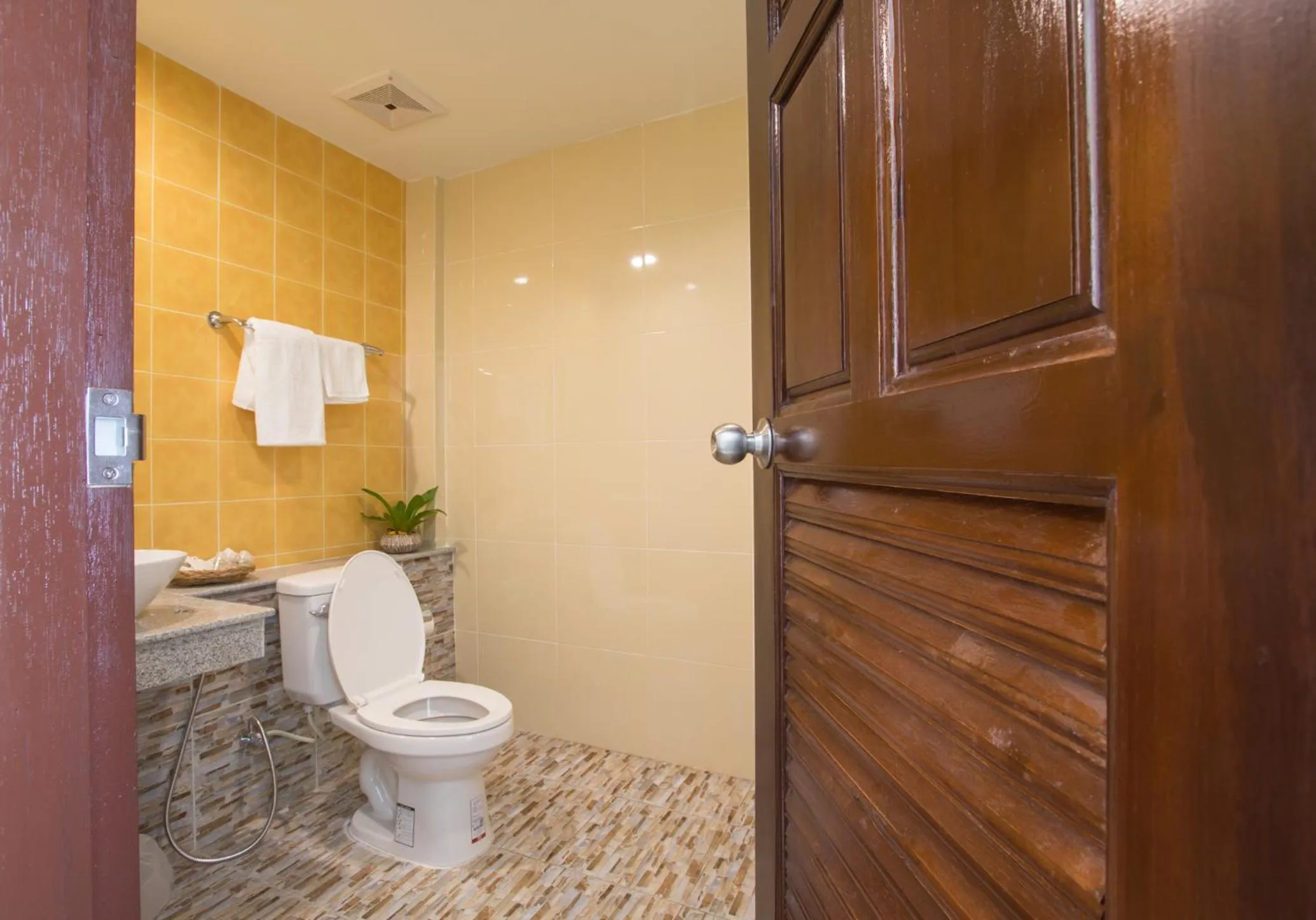 Shower in Baan Pordeedin