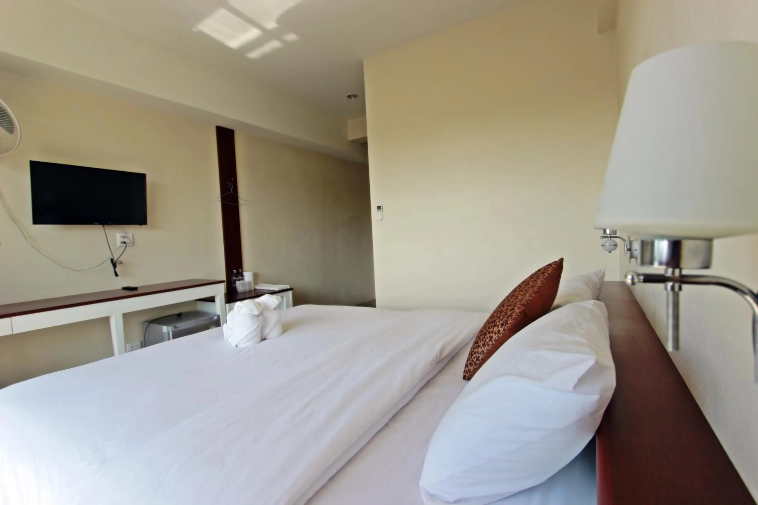 Bedroom, Bed in Baan Pordeedin