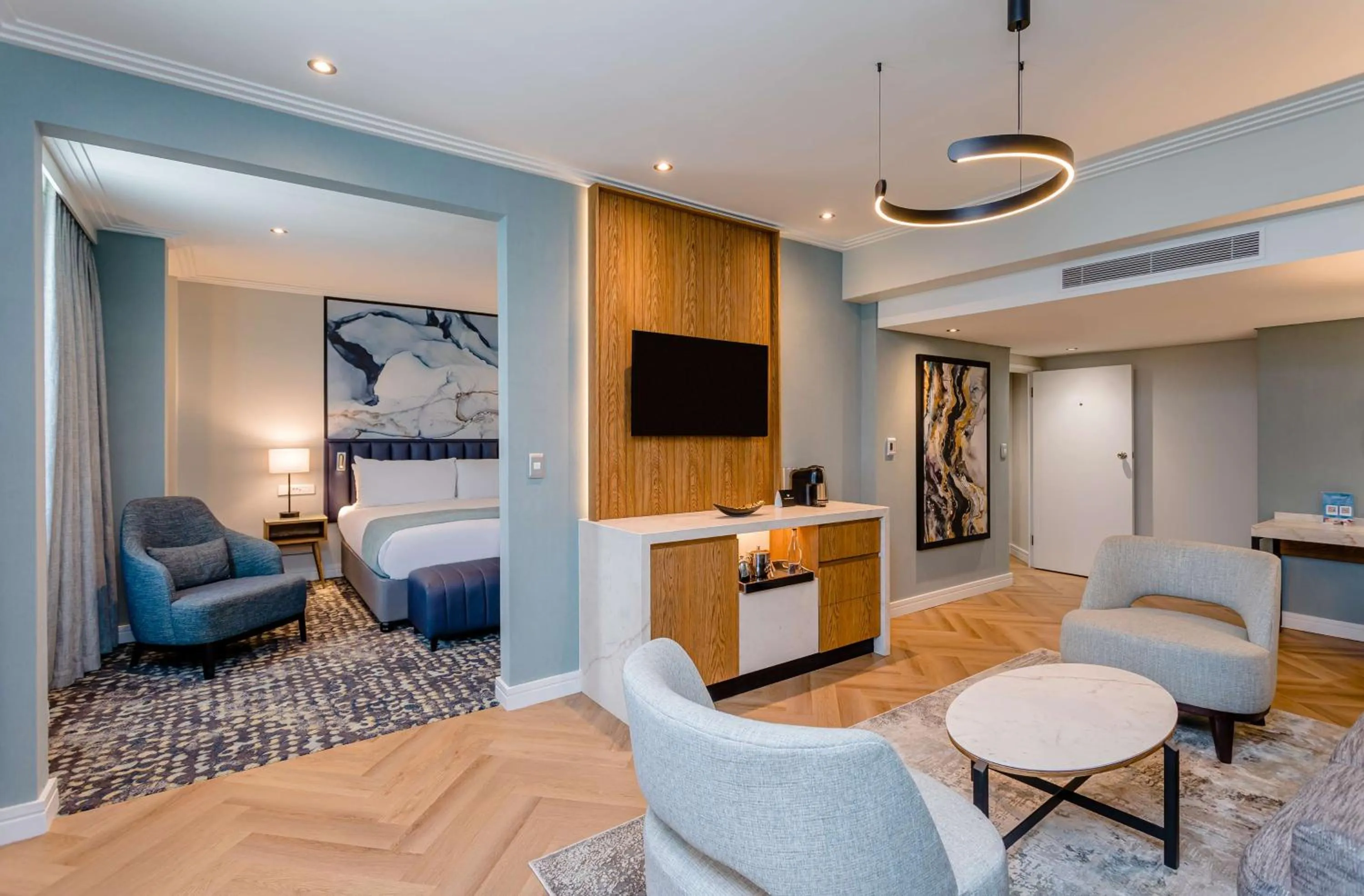 Photo of the whole room, Bed in Southern Sun Rosebank, Johannesburg