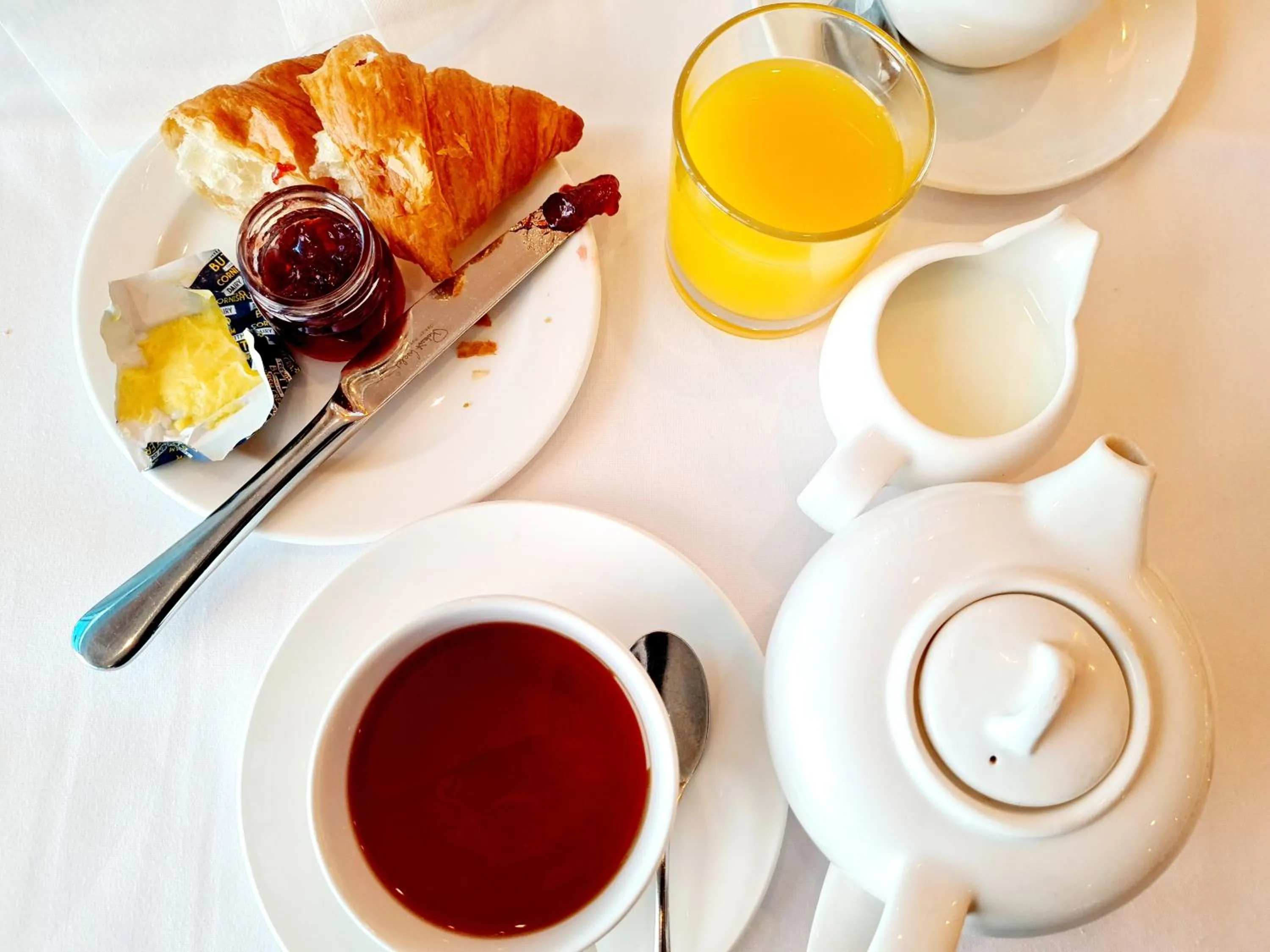 Coffee/tea facilities in St Moritz Hotel and Cowshed Spa
