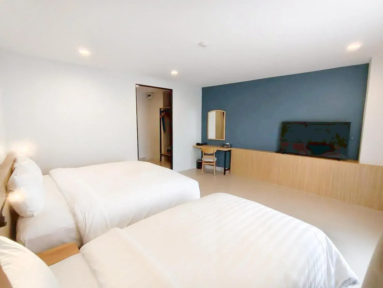 Deluxe Triple Room in Manditel North Pattaya Deluxe Triple Room in Manditel North Pattaya