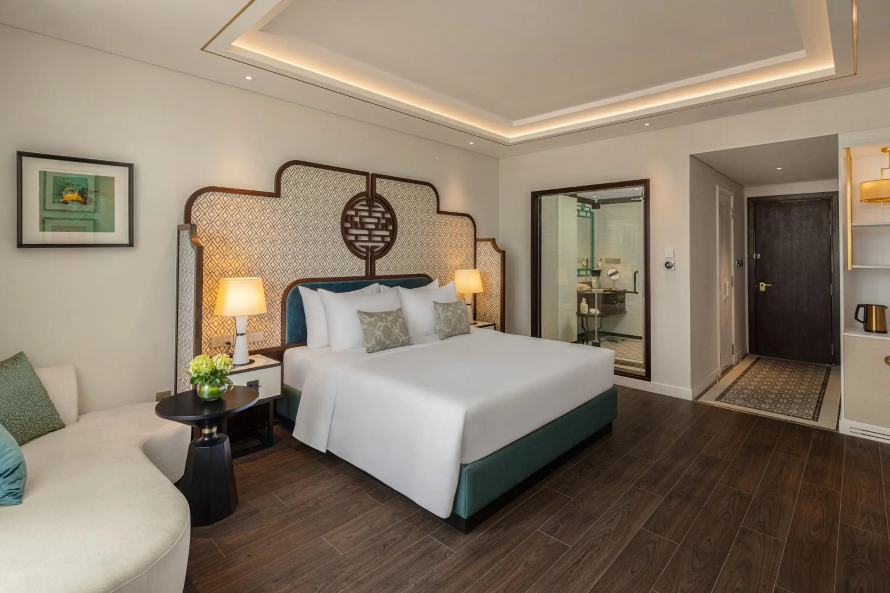 River View Deluxe King in Grand Royal Riverside Hue, Fusion Collection