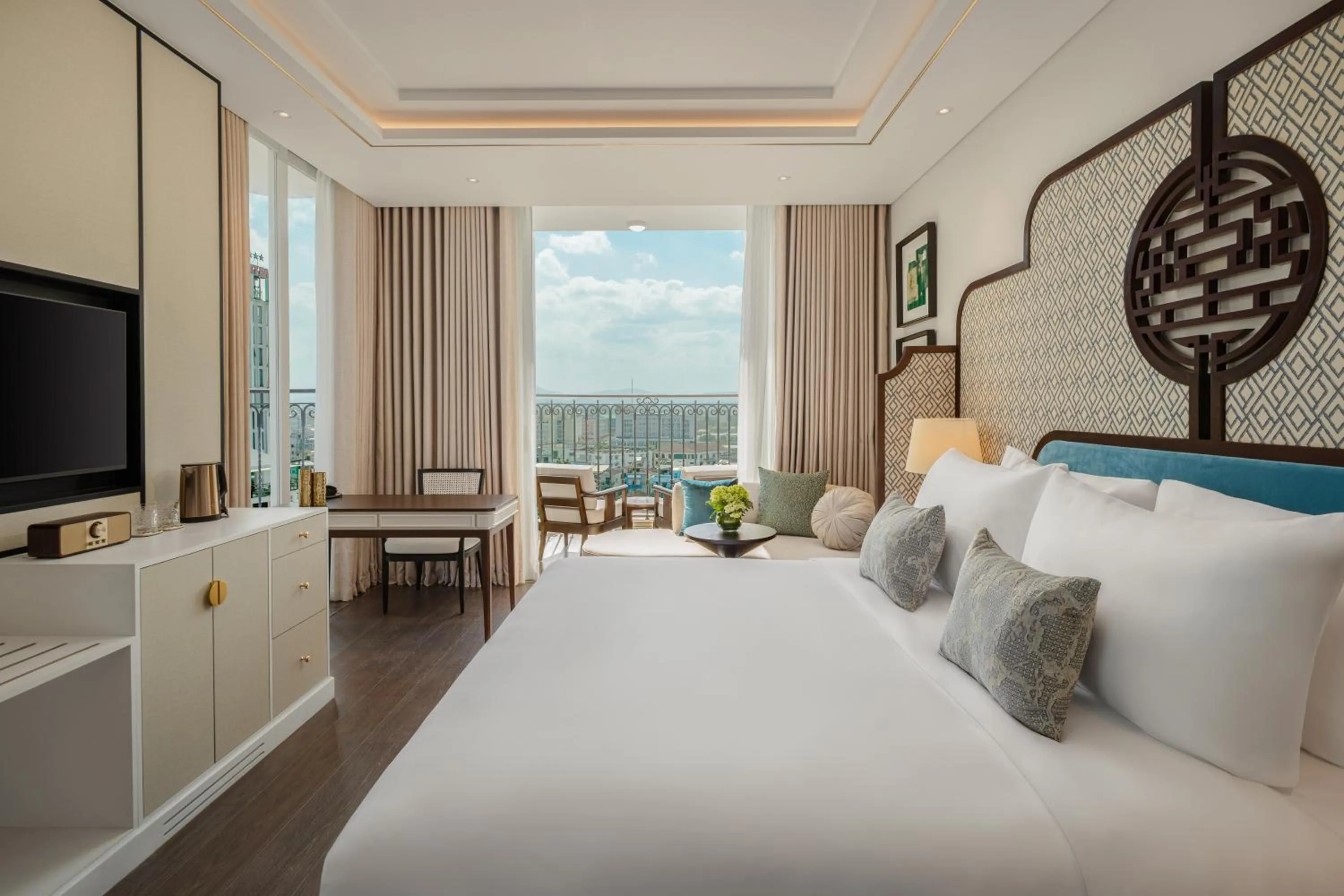 Grand Royal Riverside Hue, Fusion Collection