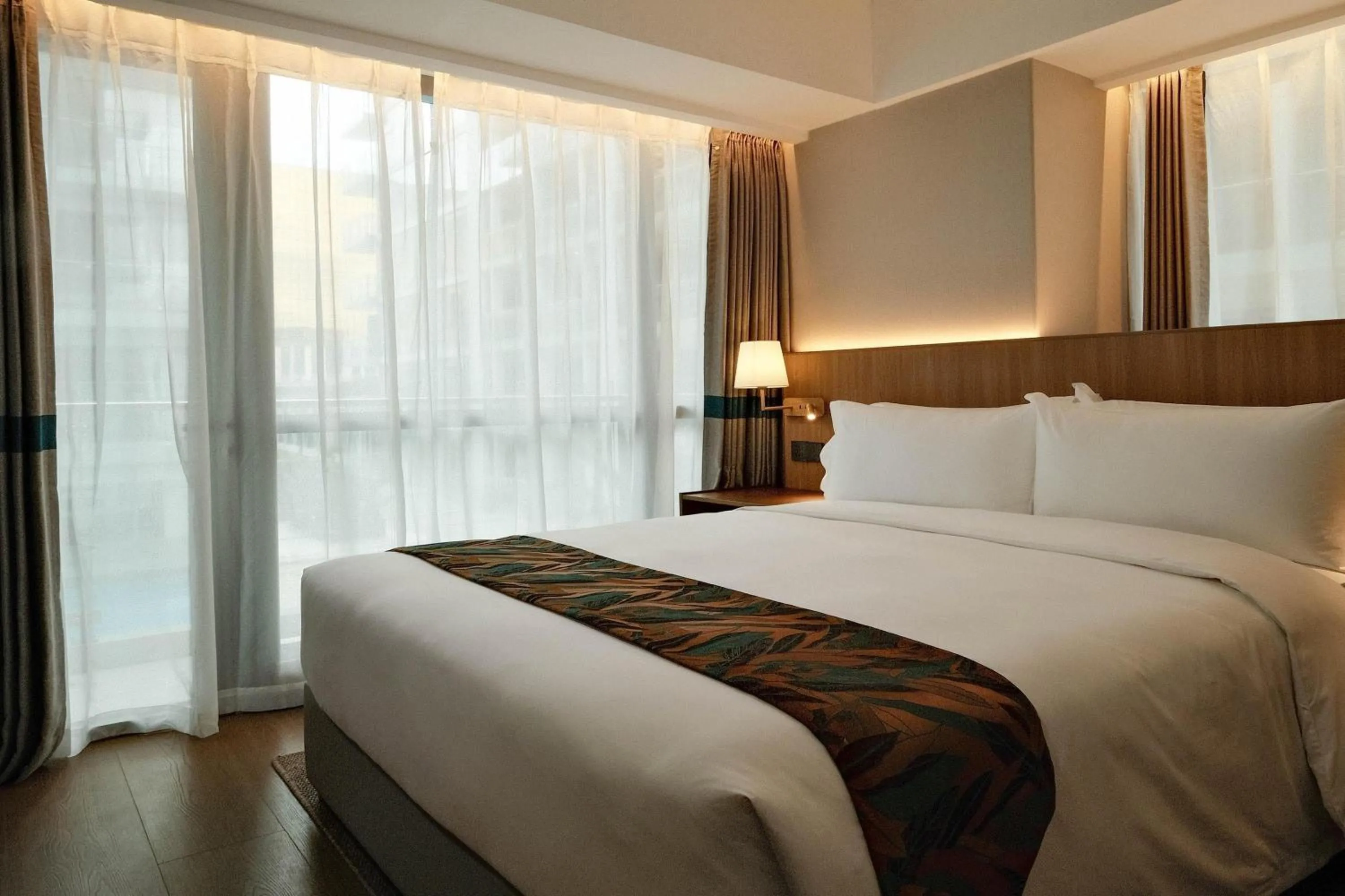 Photo of the whole room, Bed in Wyndham Garden Manila Bay