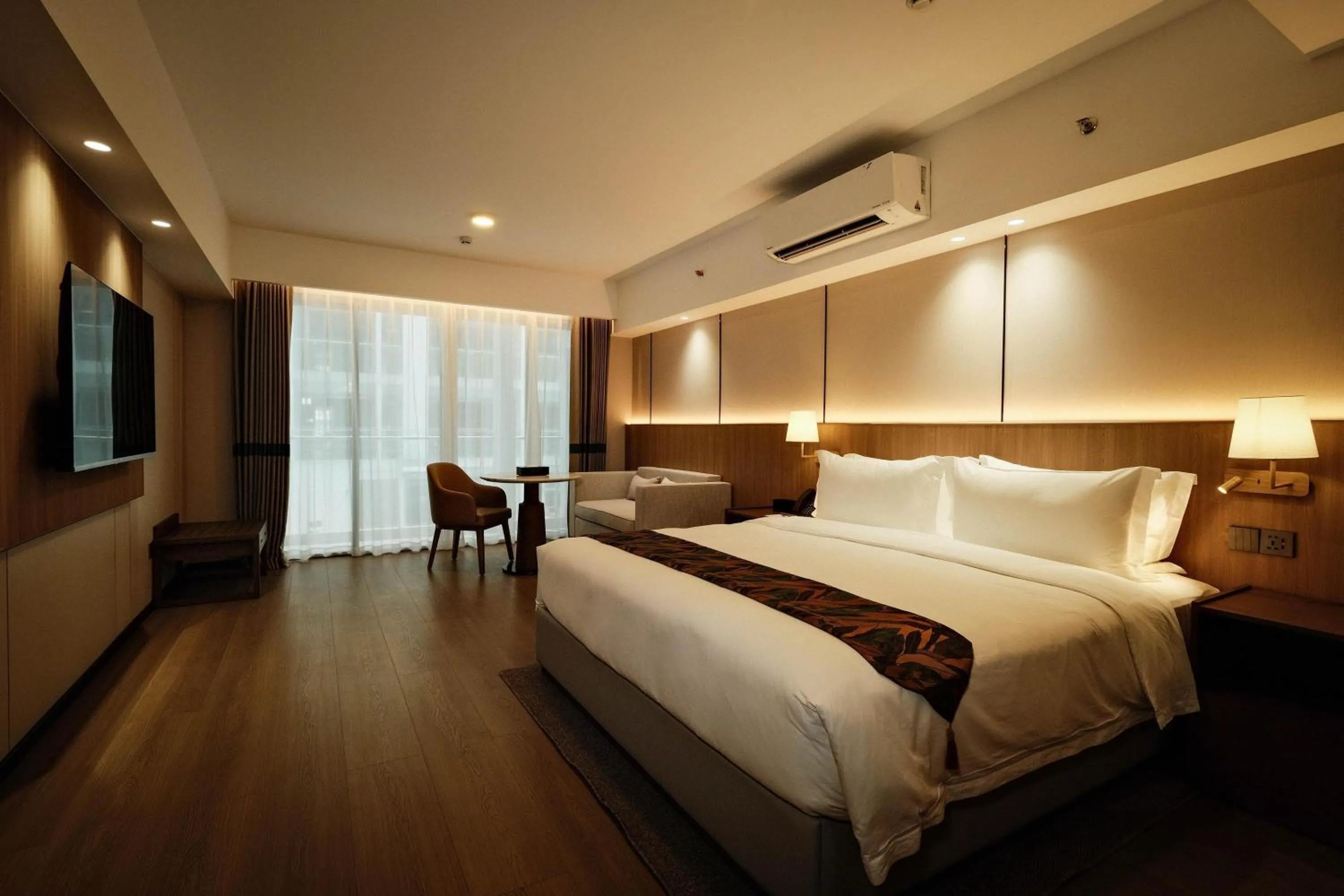 Photo of the whole room, Bed in Wyndham Garden Manila Bay