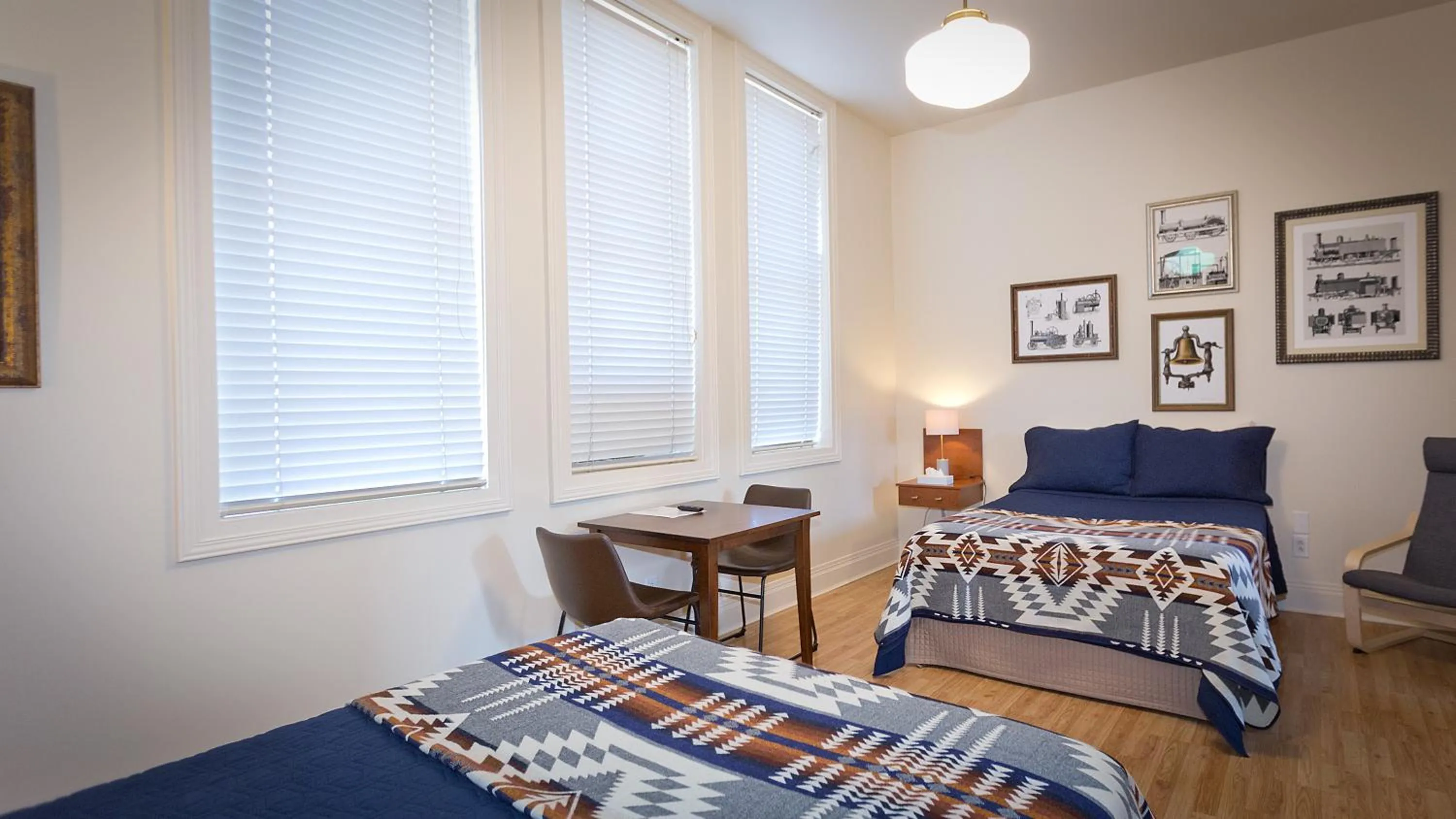 Property building, Bed in Motel De La Gare Richmond