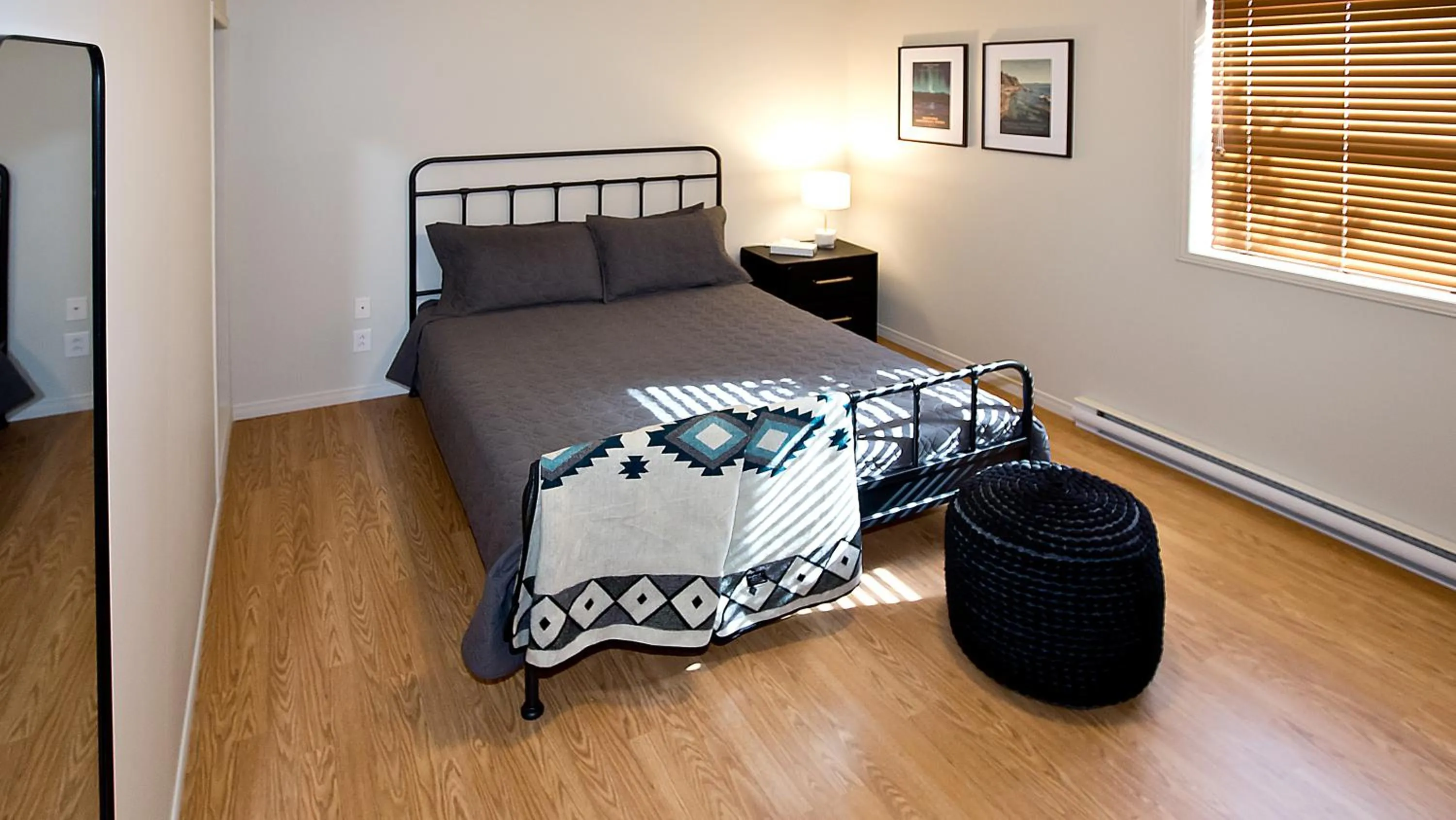 Bed in Motel De La Gare Richmond