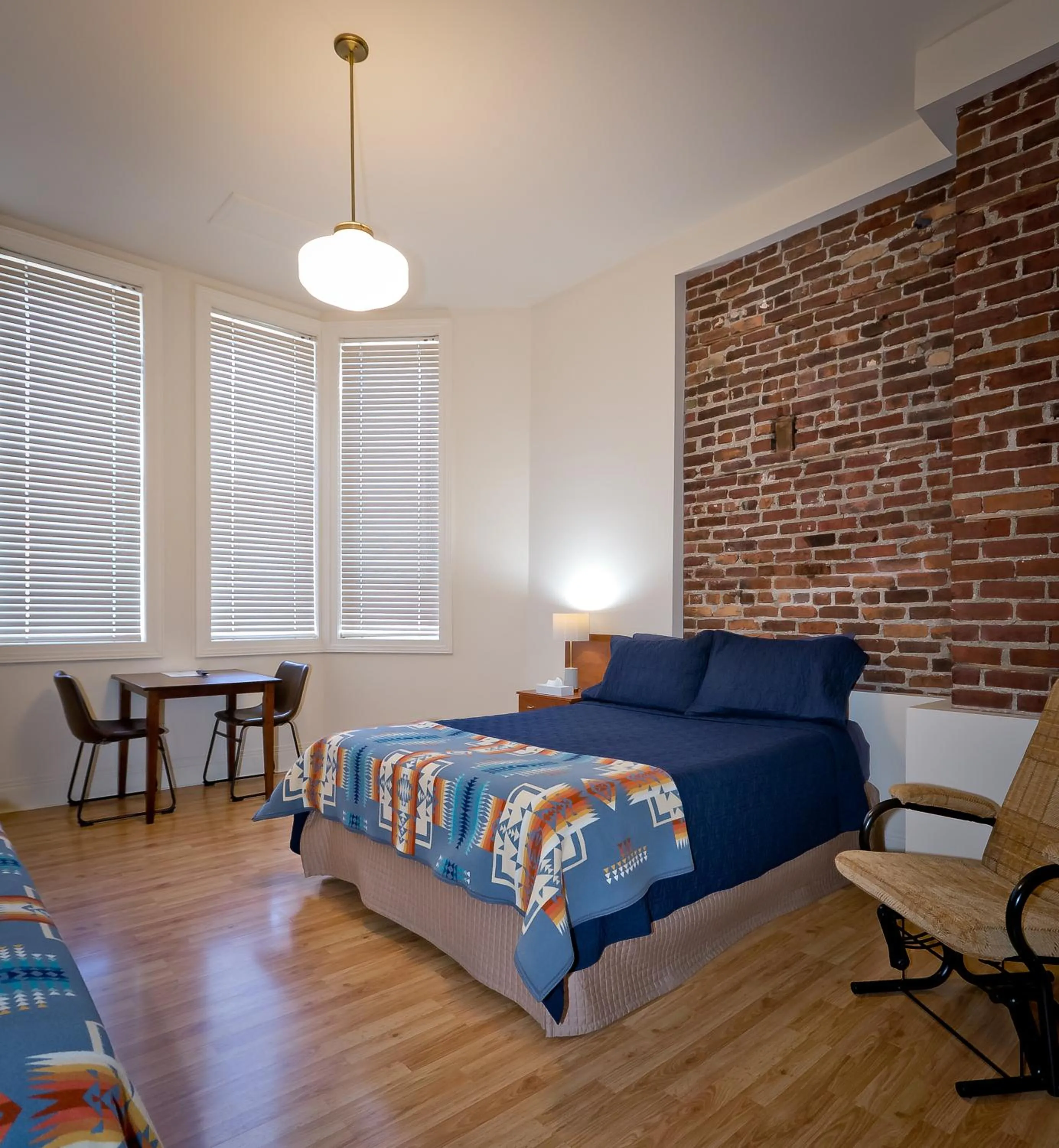 Property building, Bed in Motel De La Gare Richmond