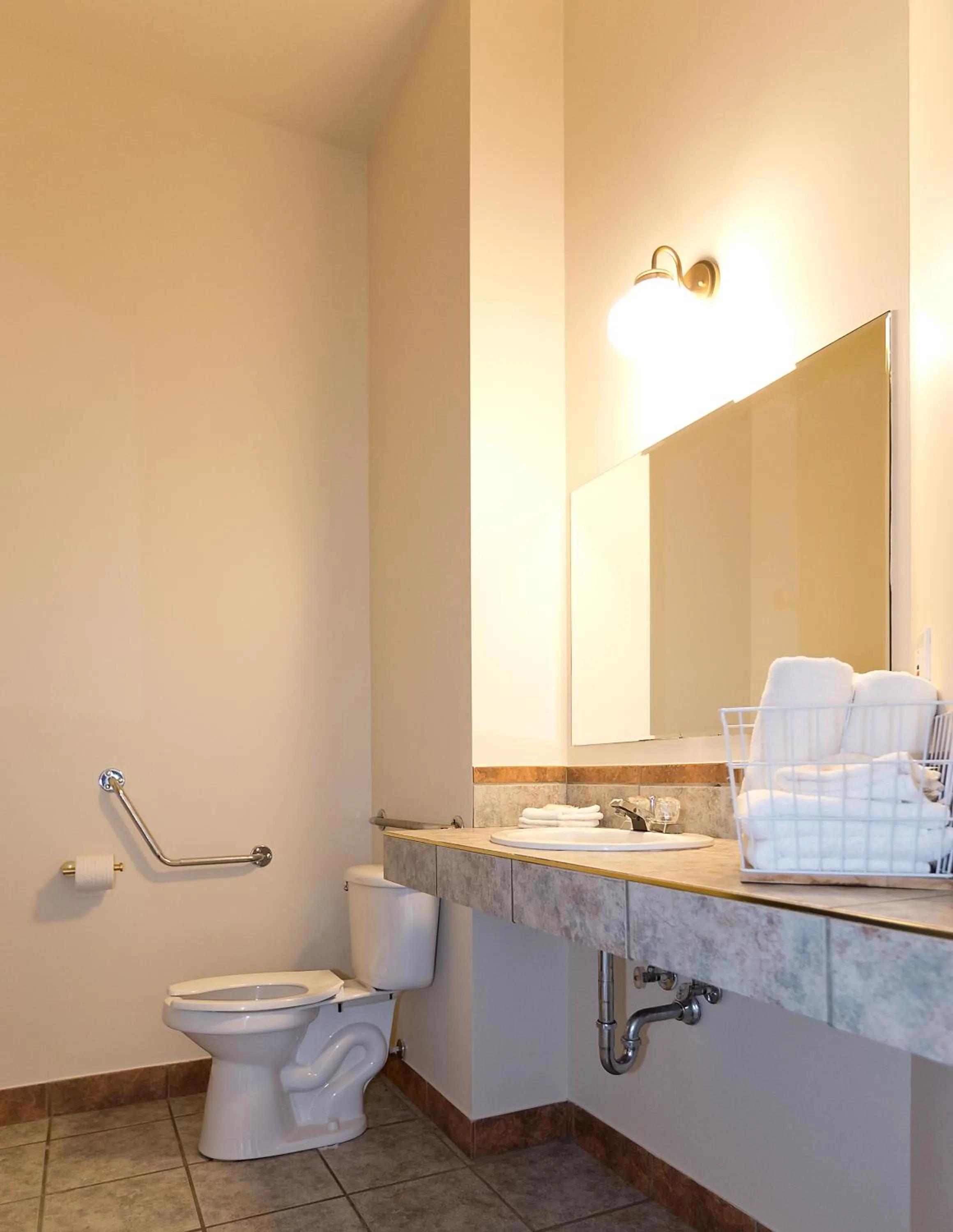 Bathroom in Motel De La Gare Richmond