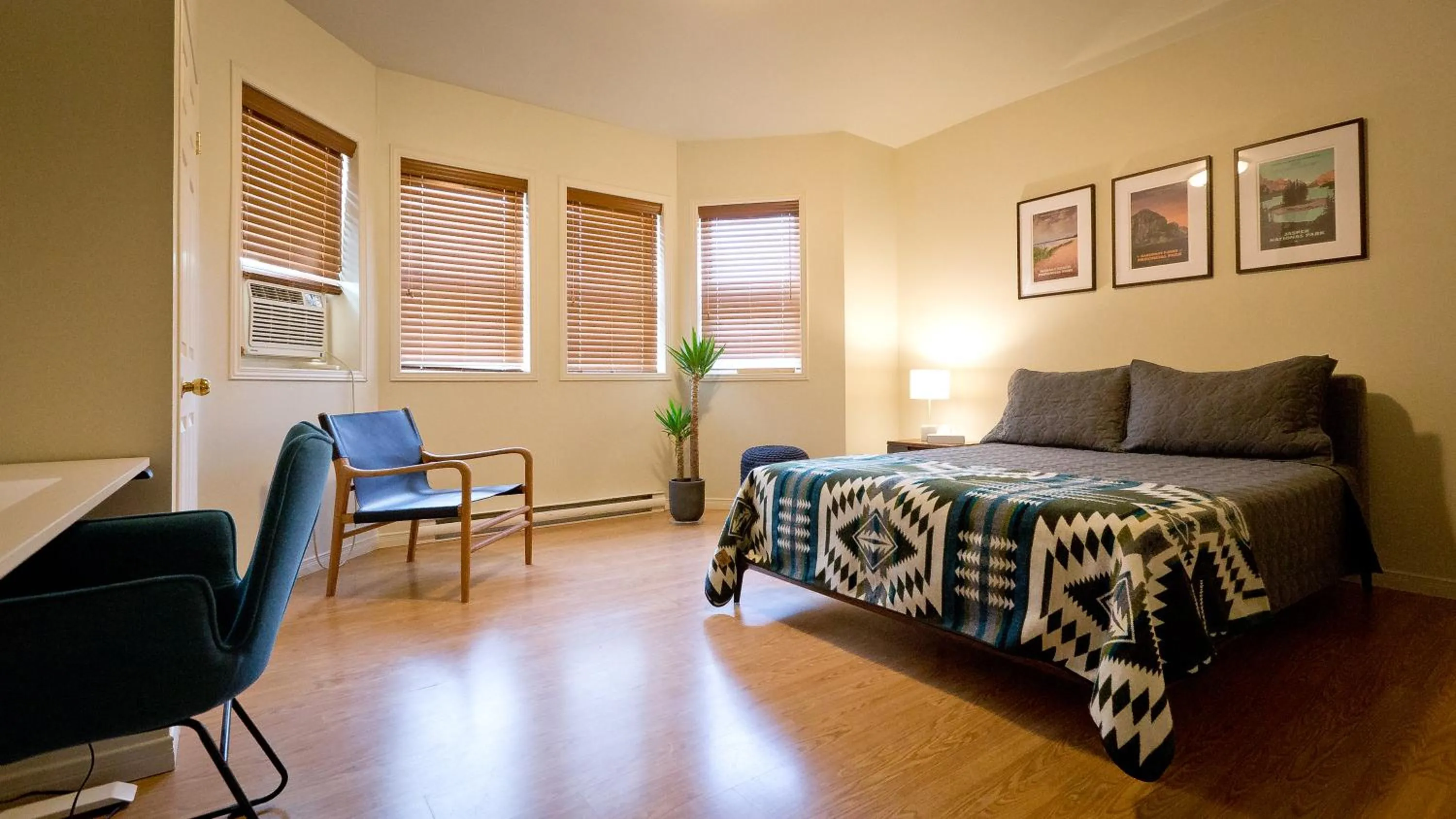 Bed in Motel De La Gare Richmond