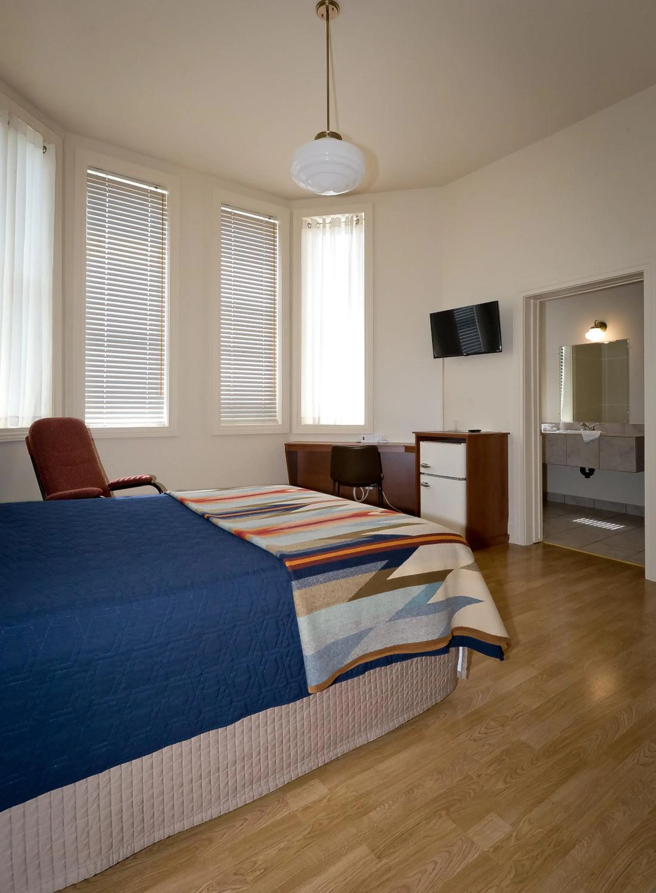 Property building, Bed in Motel De La Gare Richmond