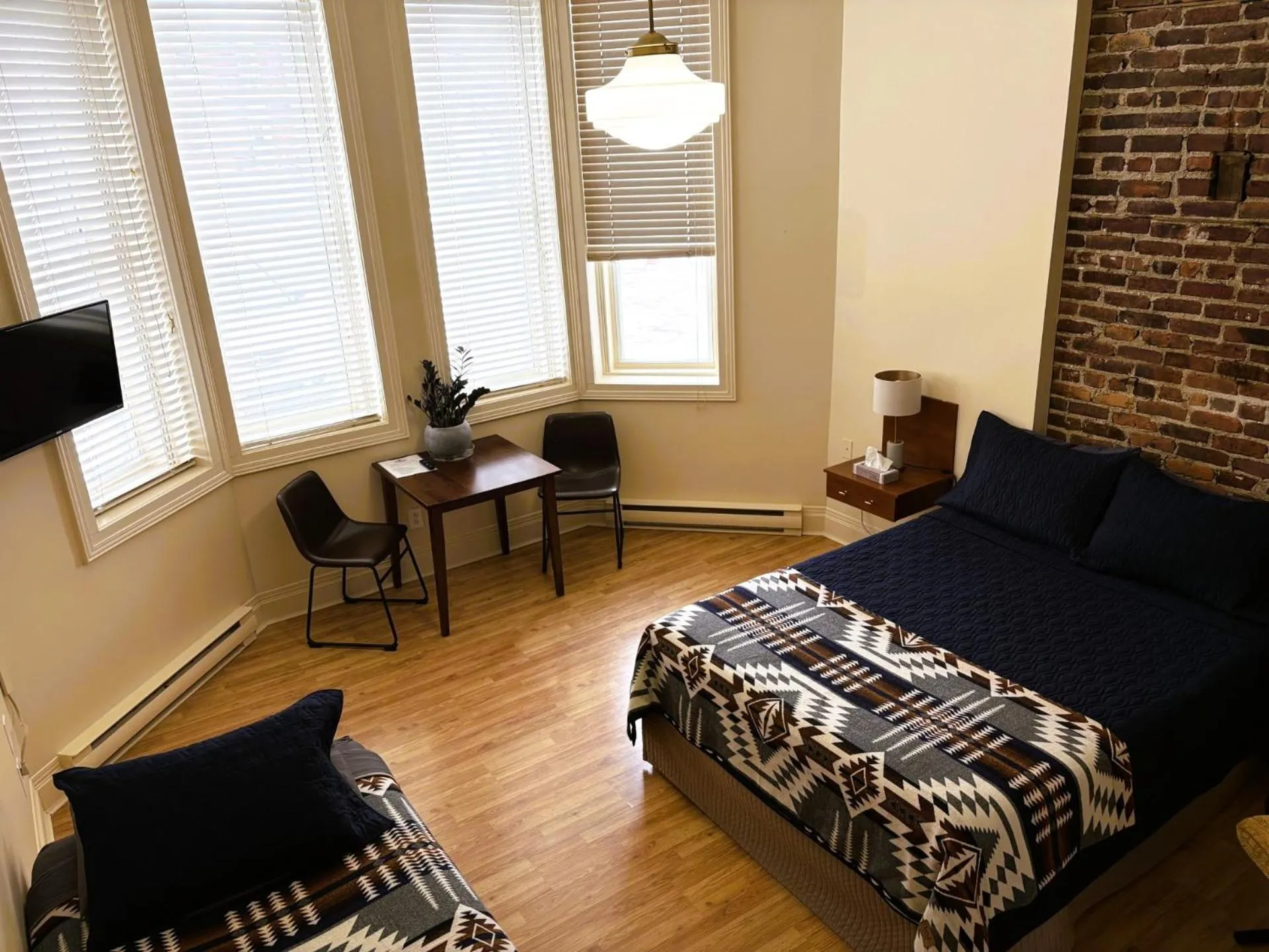 Bed in Motel De La Gare Richmond