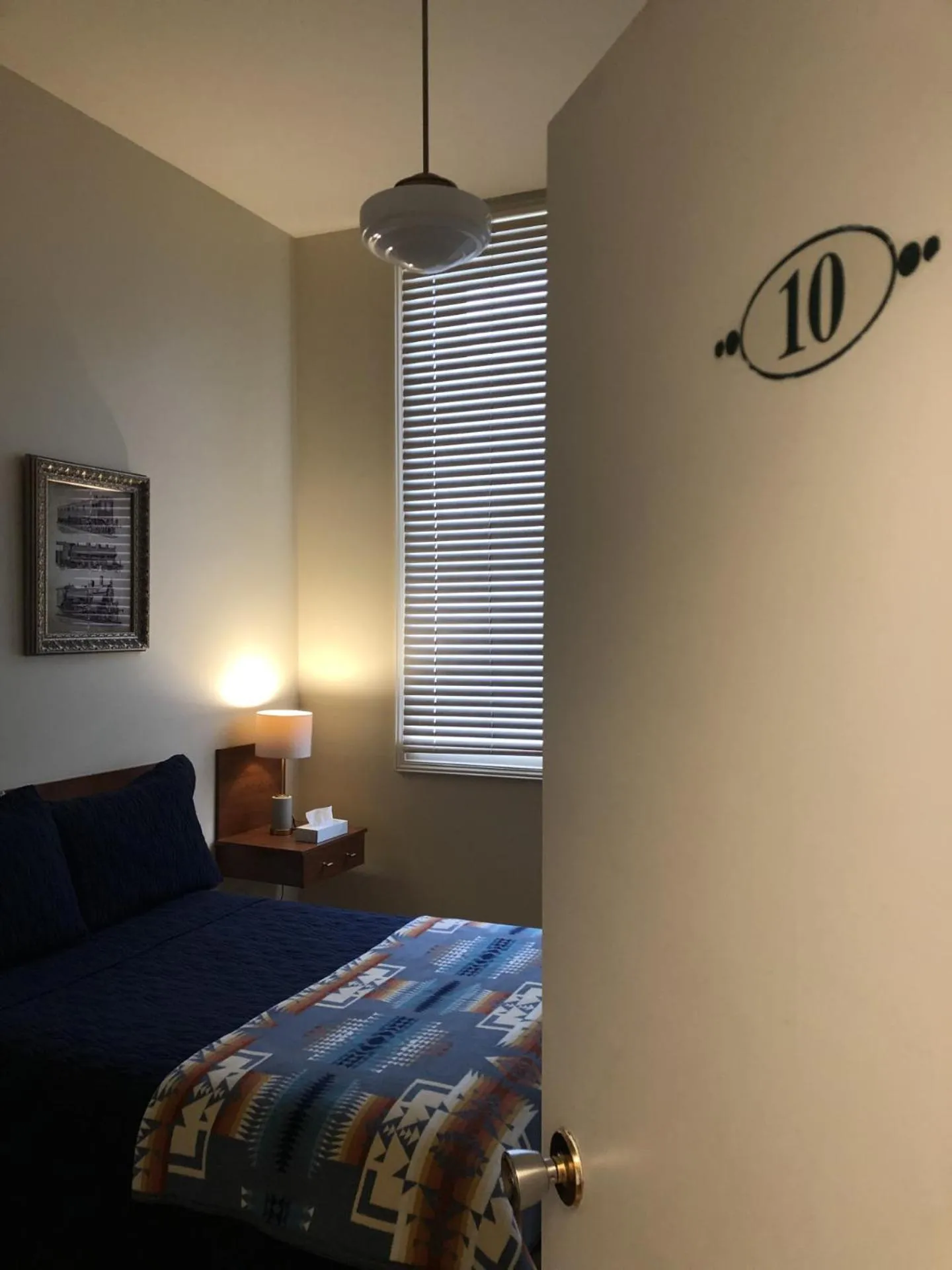 Property building, Bed in Motel De La Gare Richmond