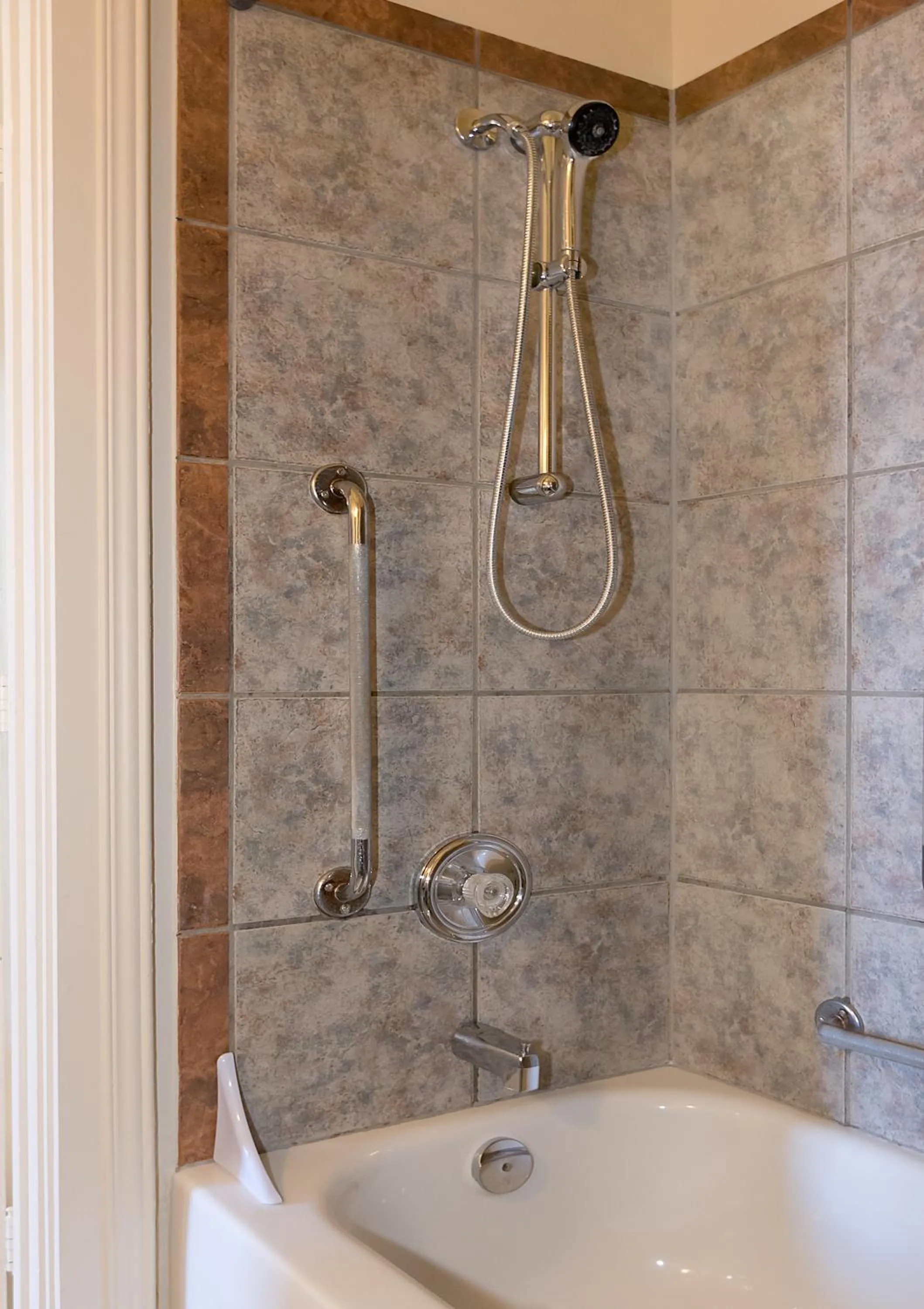 Shower in Motel De La Gare Richmond