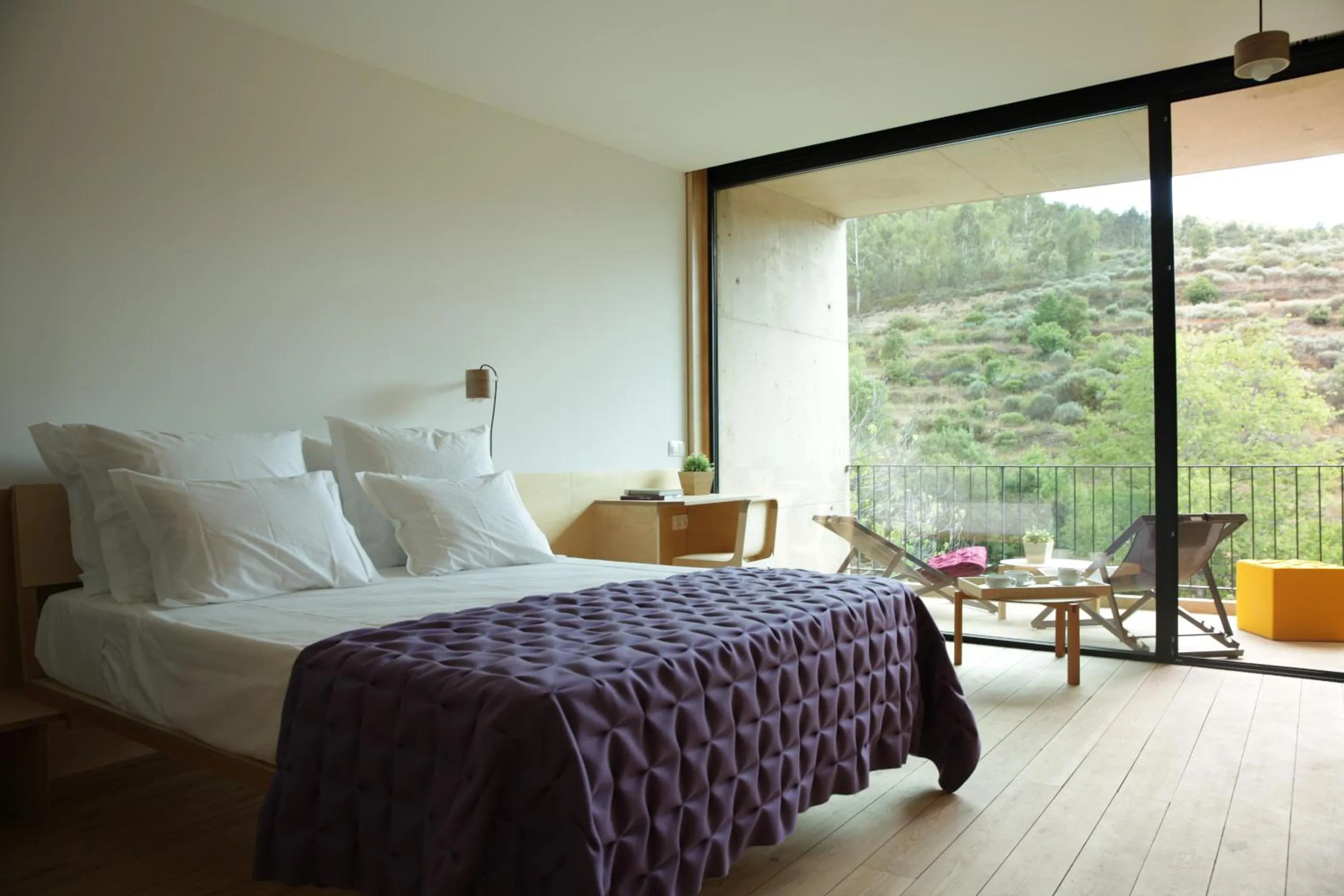 Bed in Colmeal Countryside Hotel