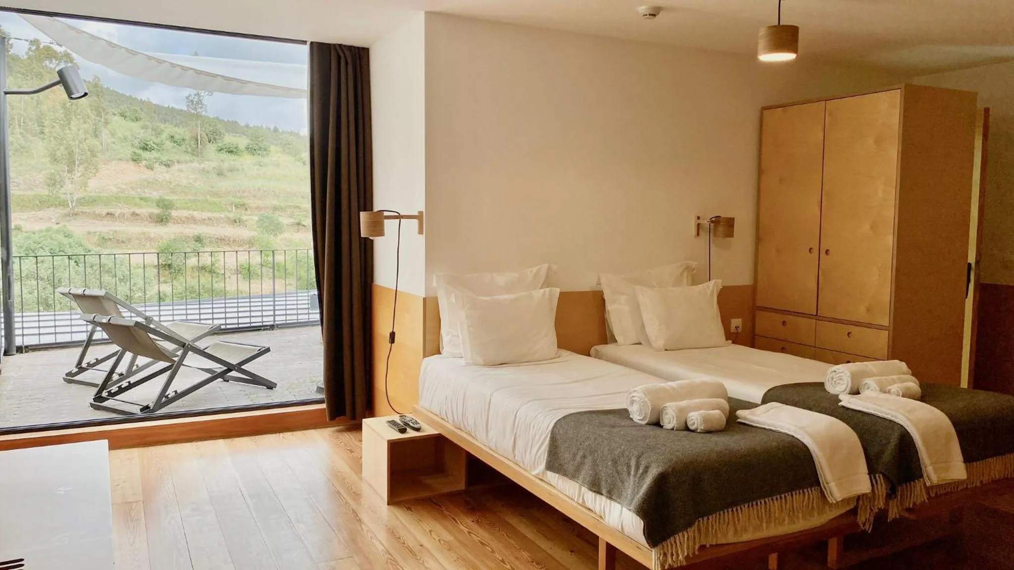 Bed in Colmeal Countryside Hotel