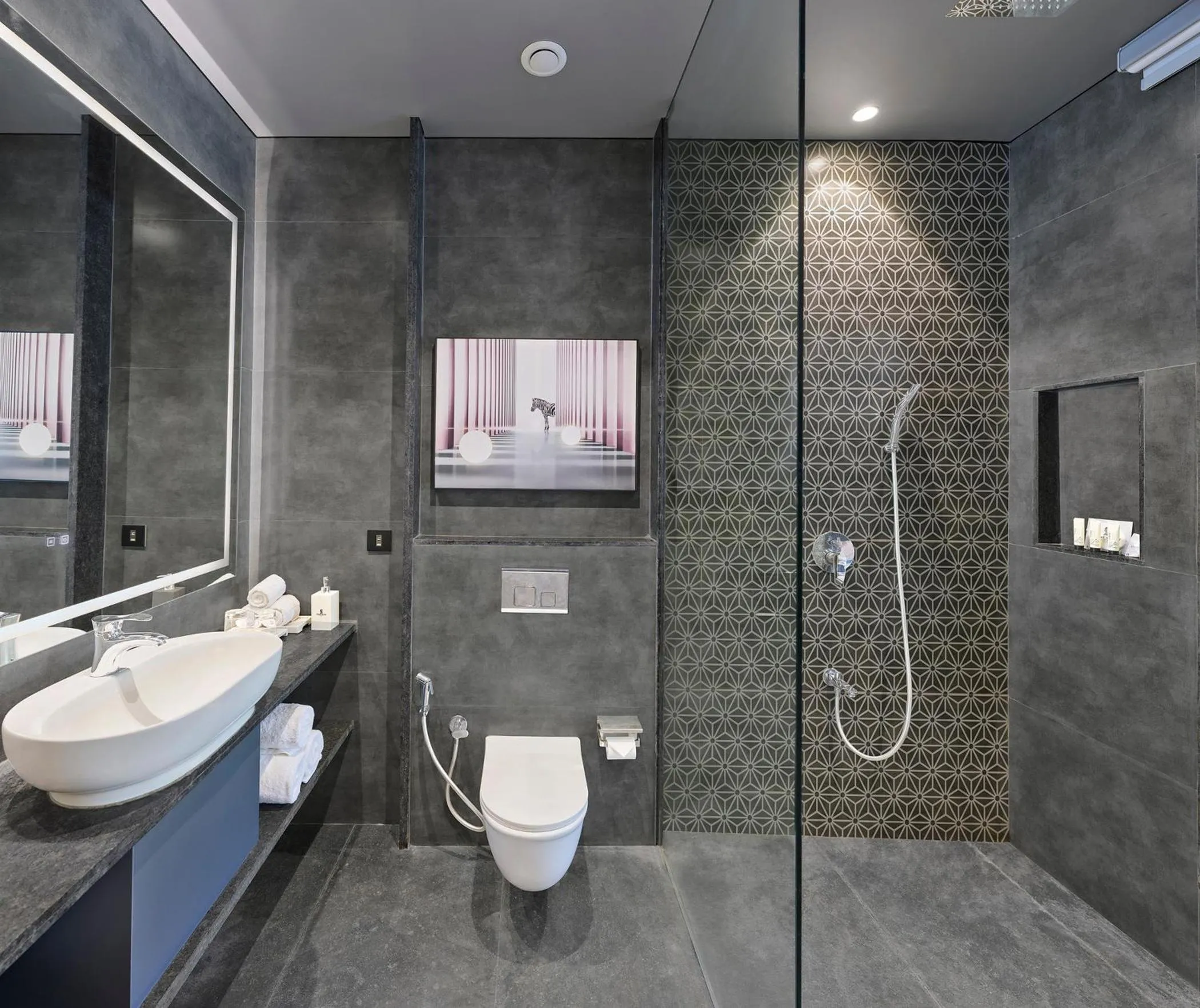 Bathroom in Stone Water By Zuper