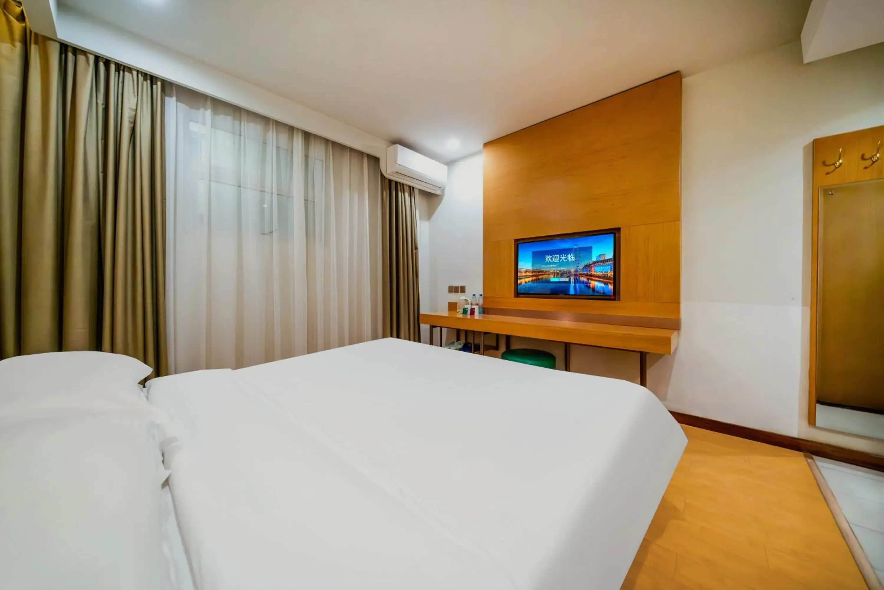 Economy Double Room in GreenTree Inn Economy Double Room in GreenTree Inn