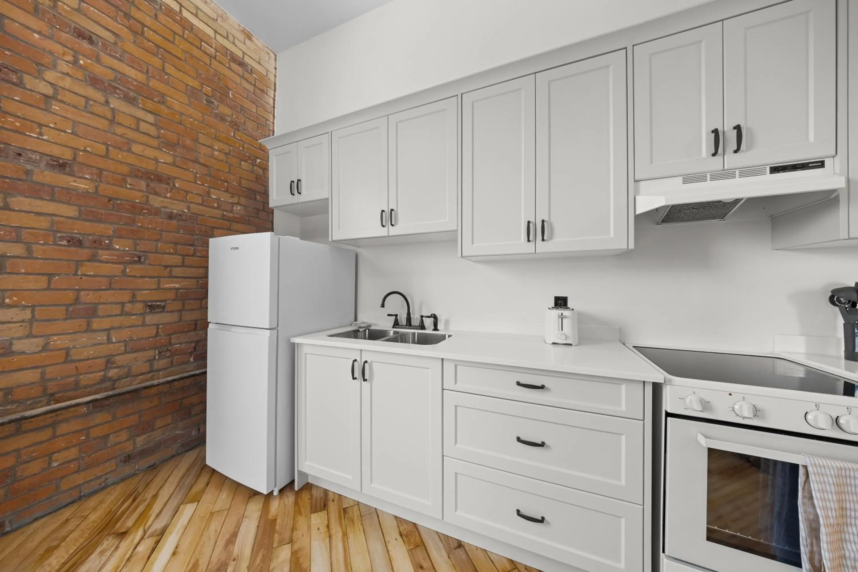 Deluxe Queen Suite in Tri Century Mill Suites