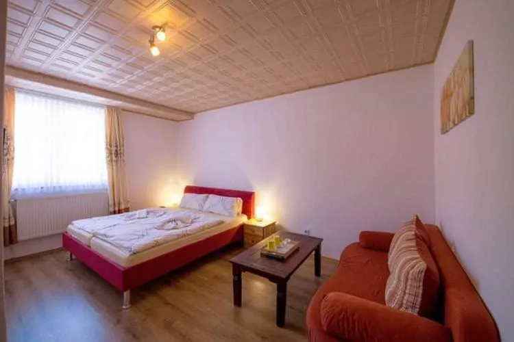 Bed in Pension und China - Thai Restaurant Asia - Haus