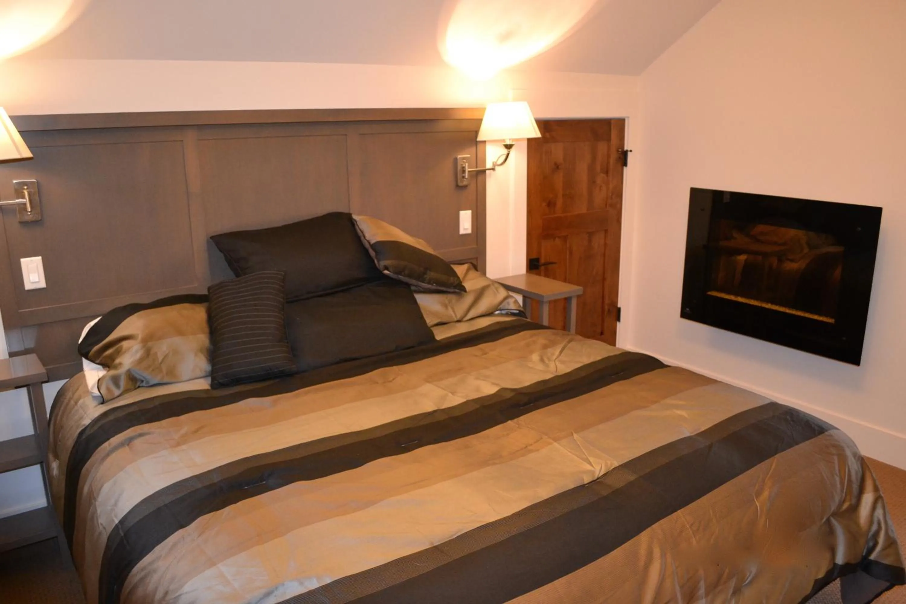 Bed in Radium Elk Park B & B