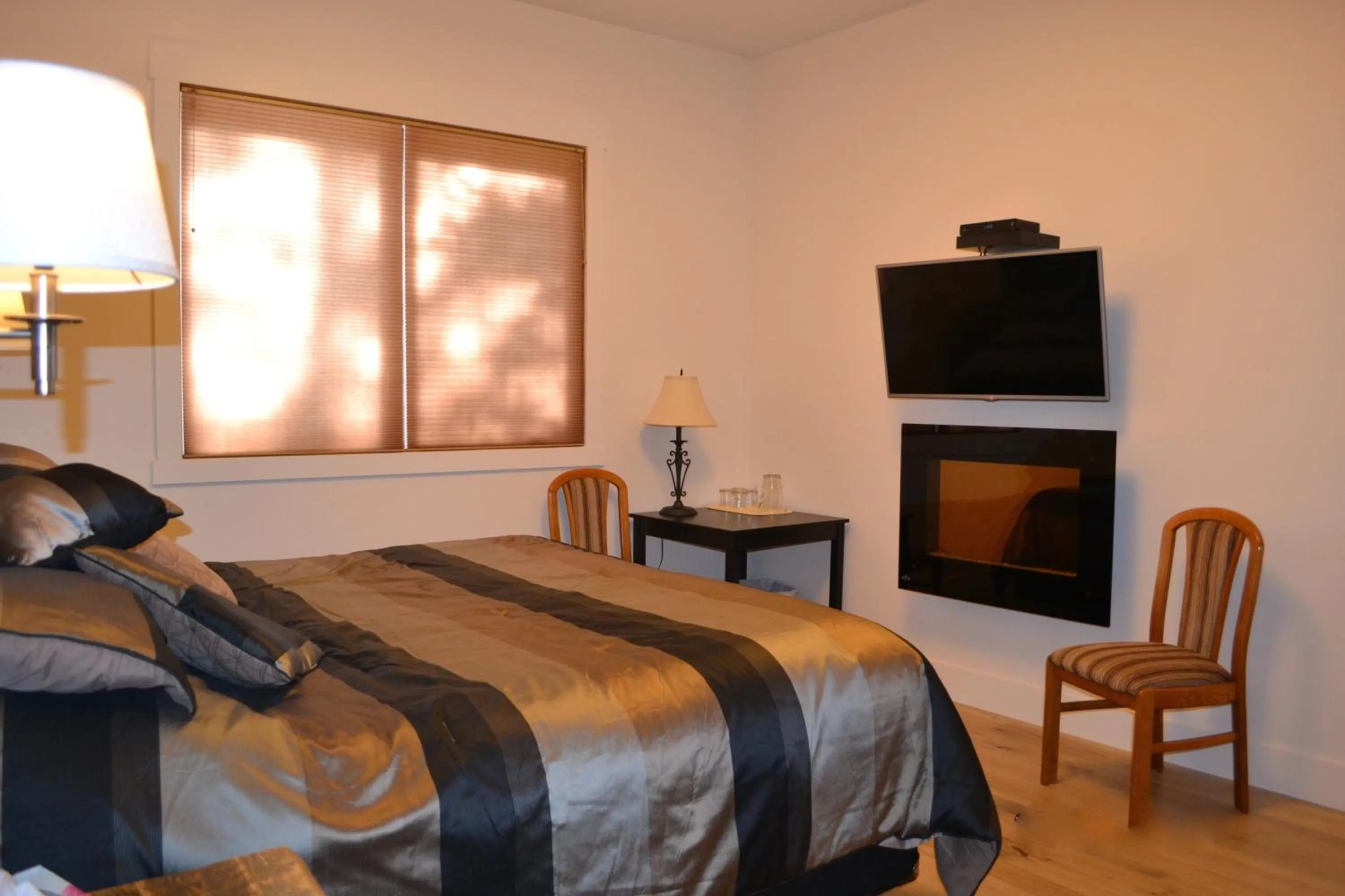 TV and multimedia, Bed in Radium Elk Park B & B