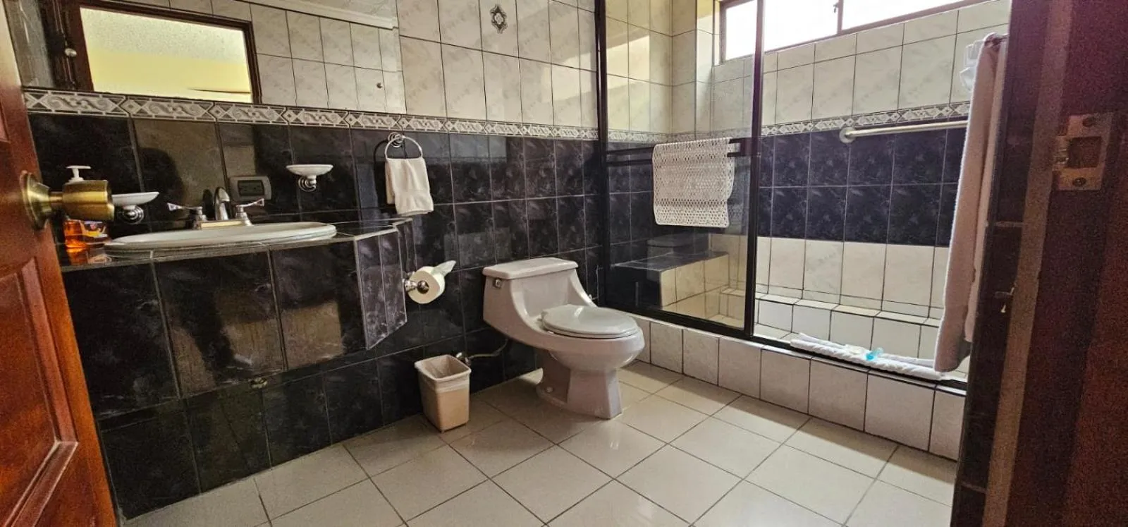 Bathroom in Apartotel Obelisco San José Aeropuerto