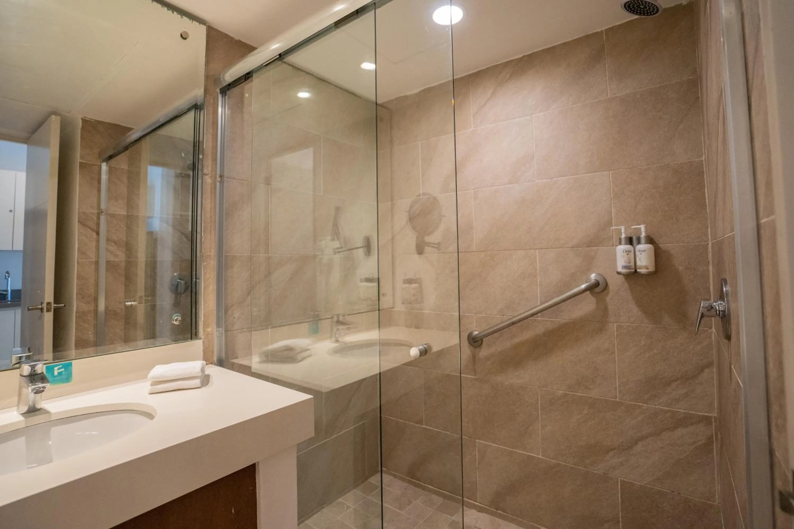Bathroom in Pacific Palace Beach Tower Hotel