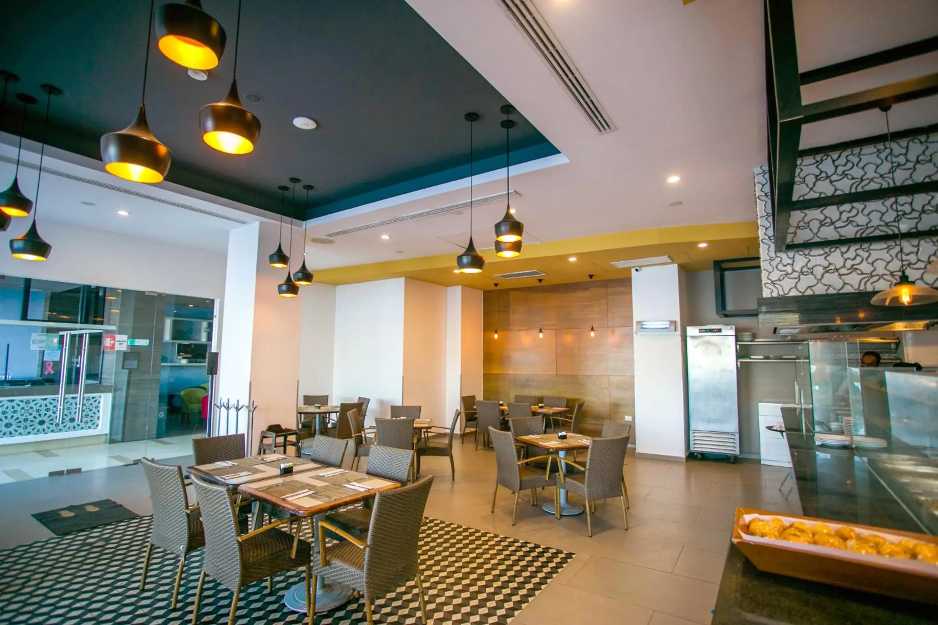 Restaurant/places to eat in Pacific Palace Beach Tower Hotel Restaurant/places to eat in Pacific Palace Beach Tower Hotel