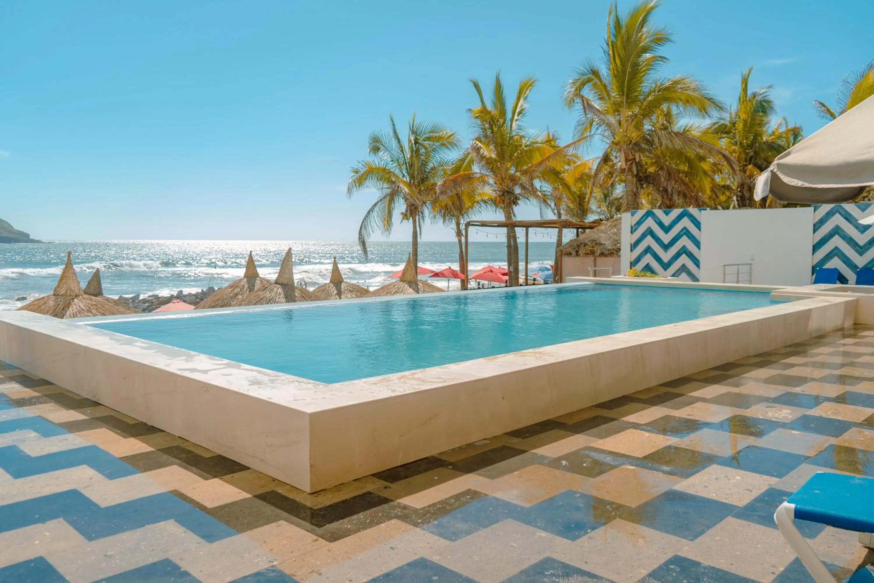 Swimming pool in Pacific Palace Beach Tower Hotel