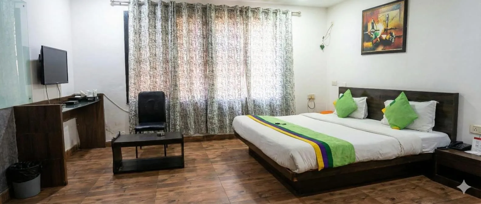 Deluxe Double Room (2 Adults + 1 Child) - single occupancy in Hotel Plaza Inn