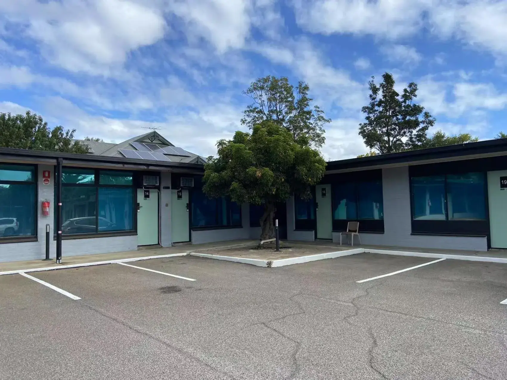 Property building in Jasper Motor Inn Property building in Jasper Motor Inn