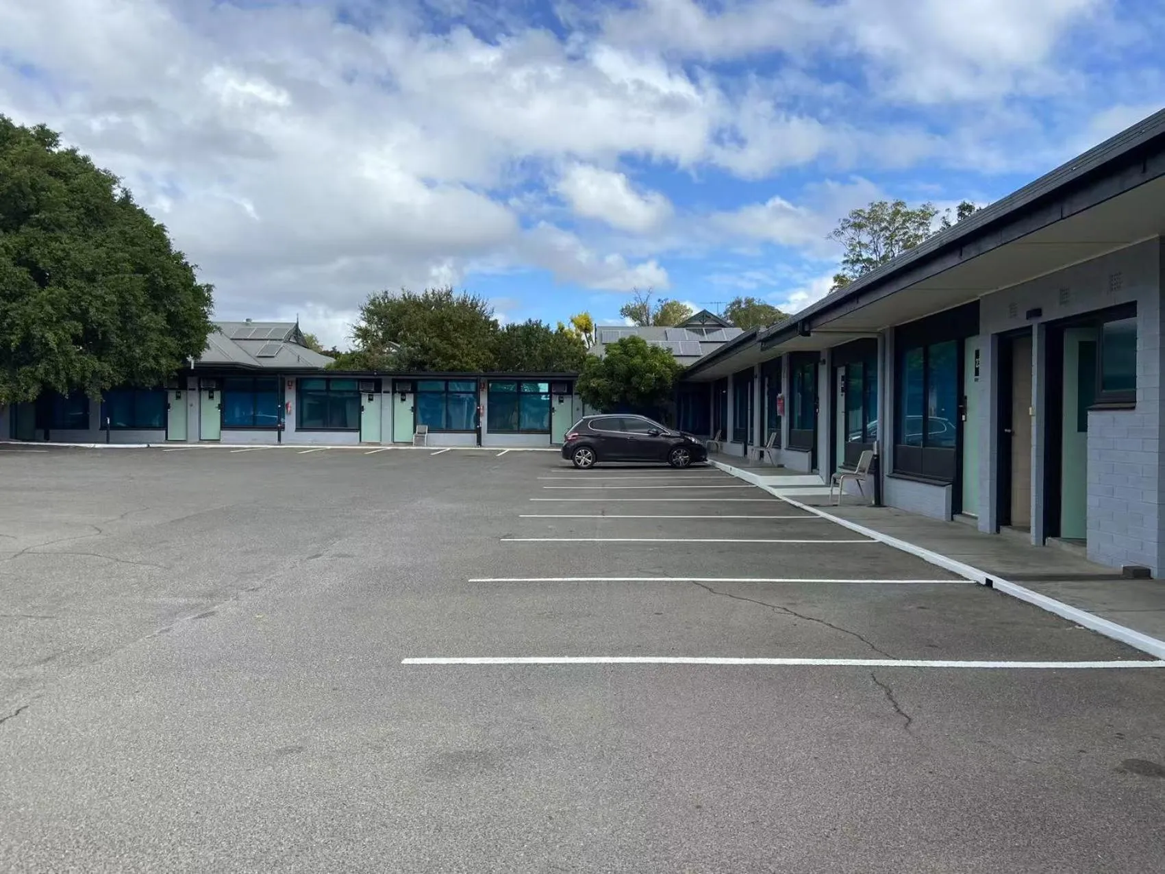 Property building in Jasper Motor Inn