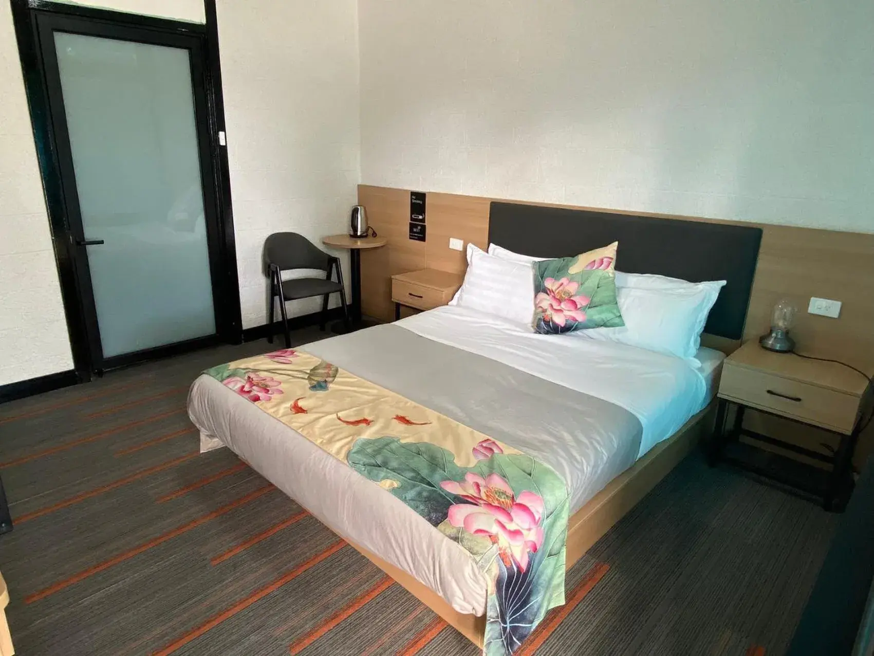 Bedroom, Bed in Jasper Motor Inn Bedroom, Bed in Jasper Motor Inn