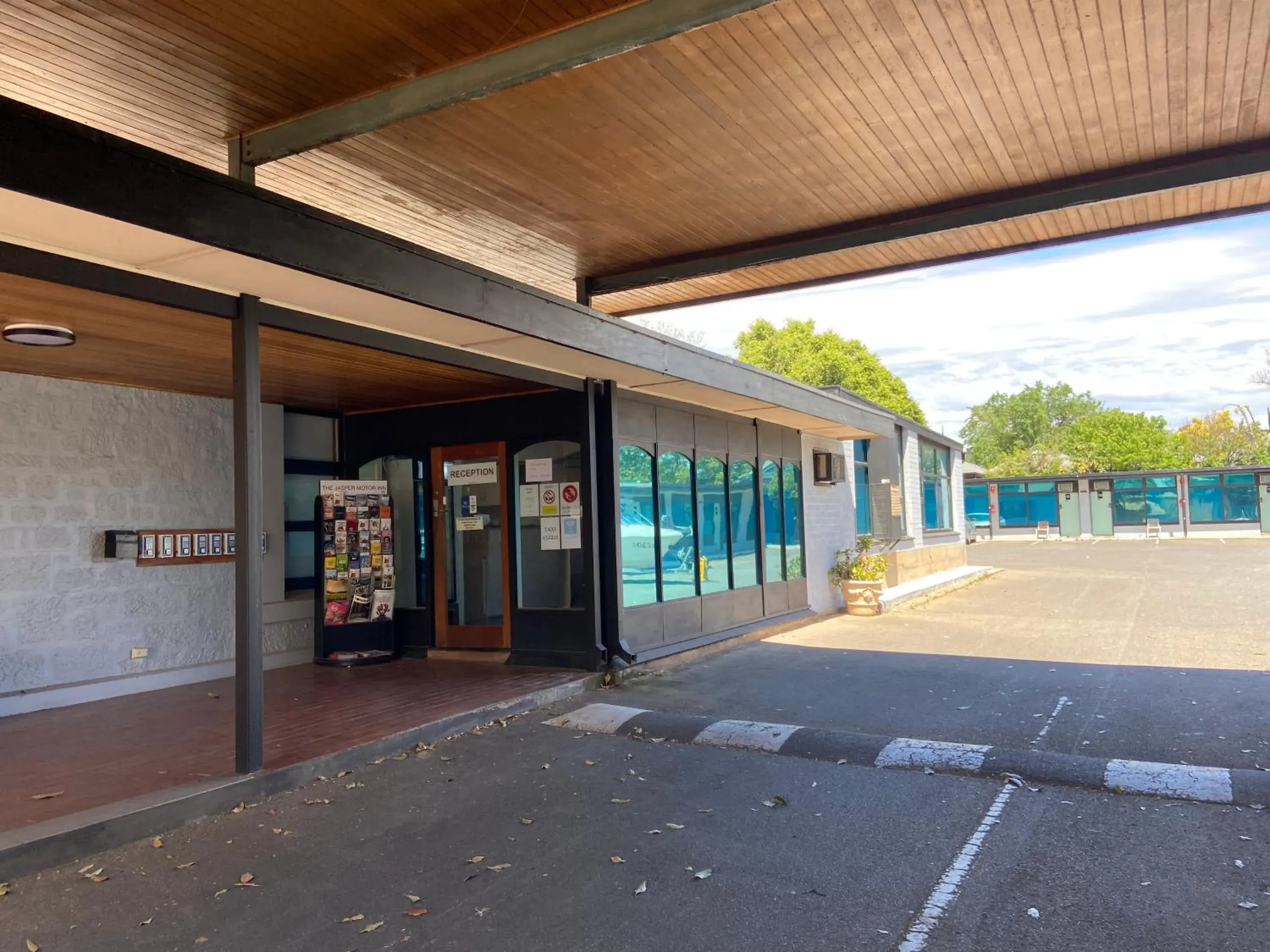 Property building in Jasper Motor Inn Property building in Jasper Motor Inn