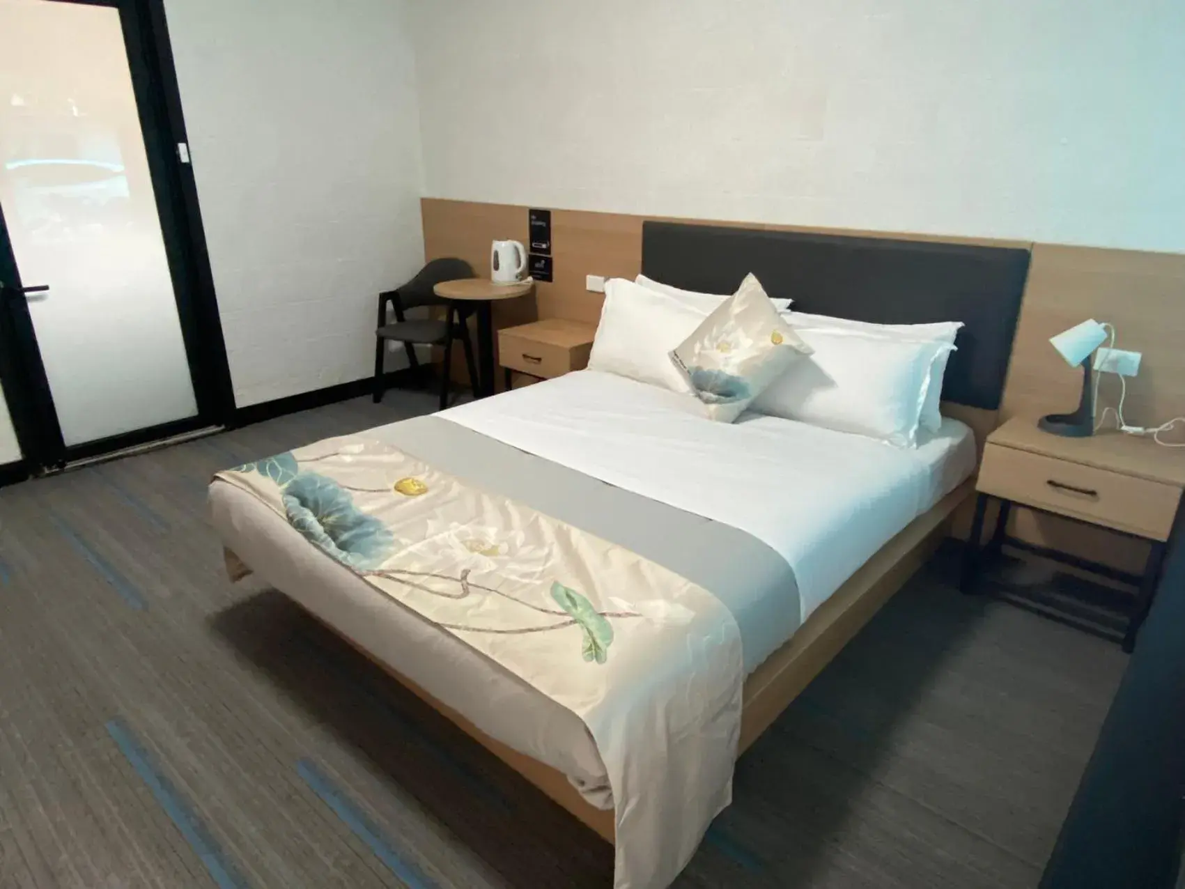 Bedroom, Bed in Jasper Motor Inn Bedroom, Bed in Jasper Motor Inn