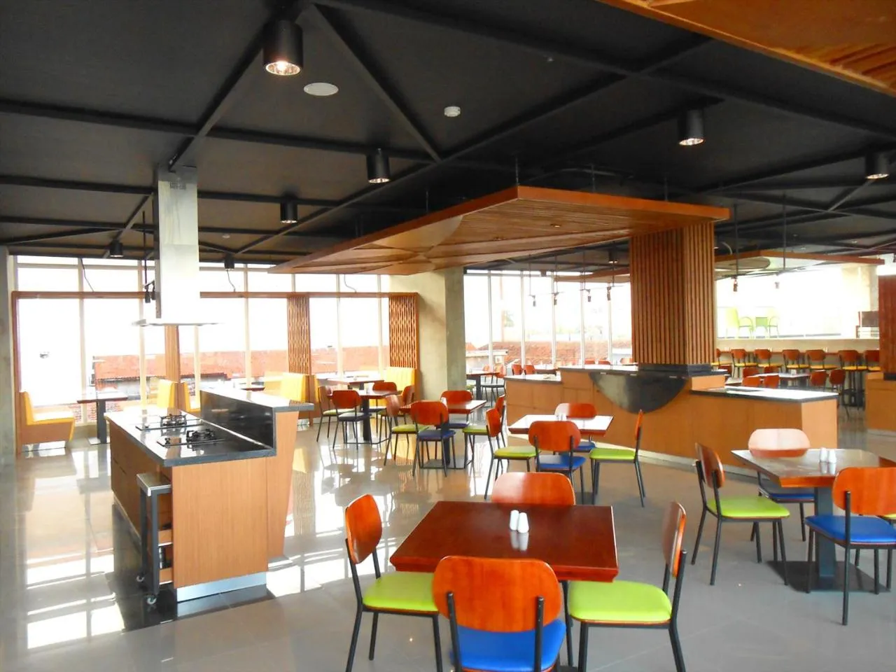 Restaurant/places to eat in PrimeBiz Tegal