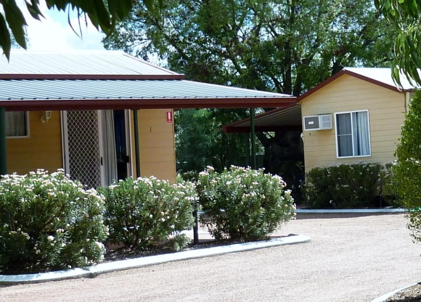 Property building in Roma Aussie Tourist Park