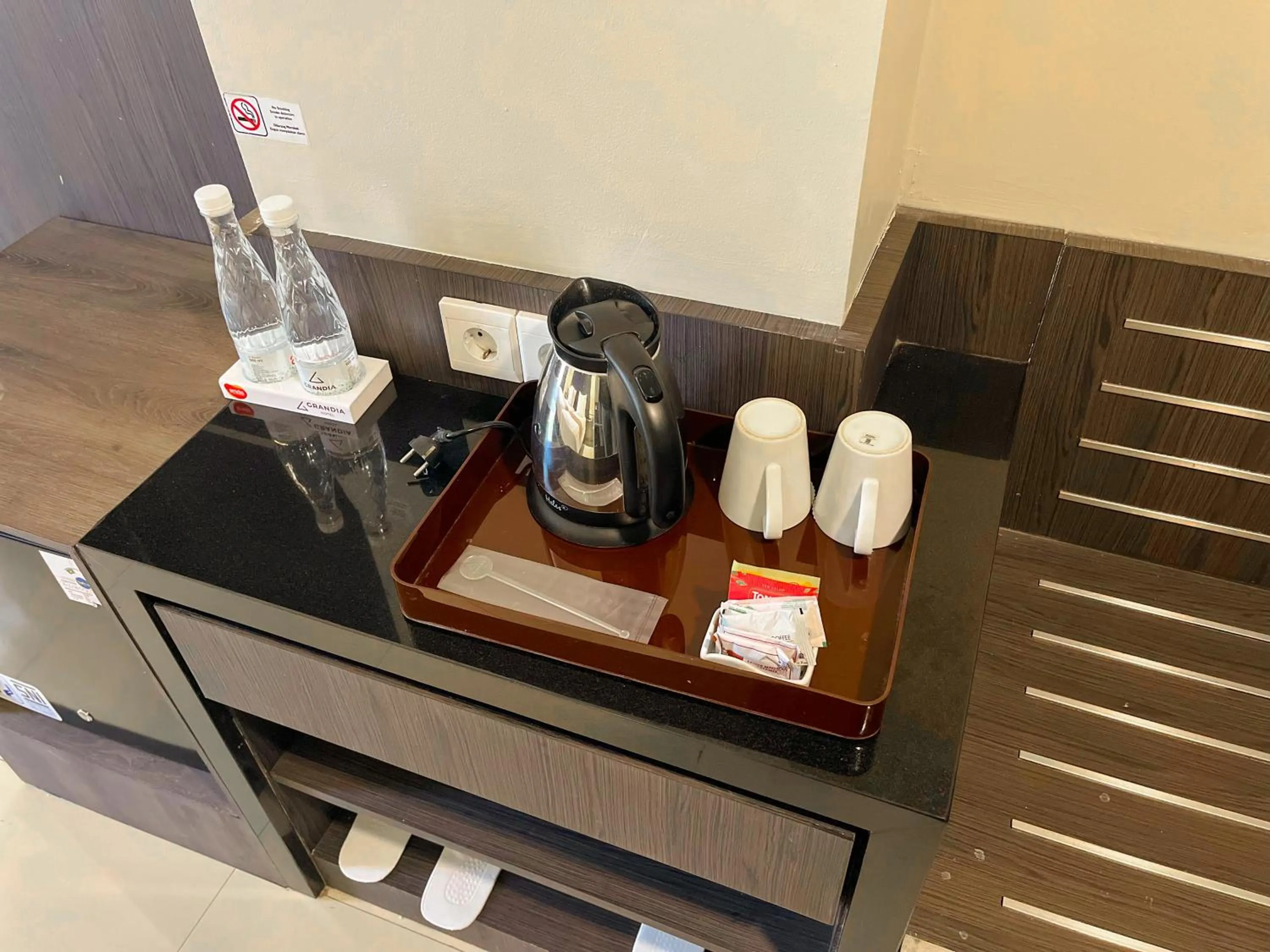 Coffee/tea facilities in Grandia Hotel