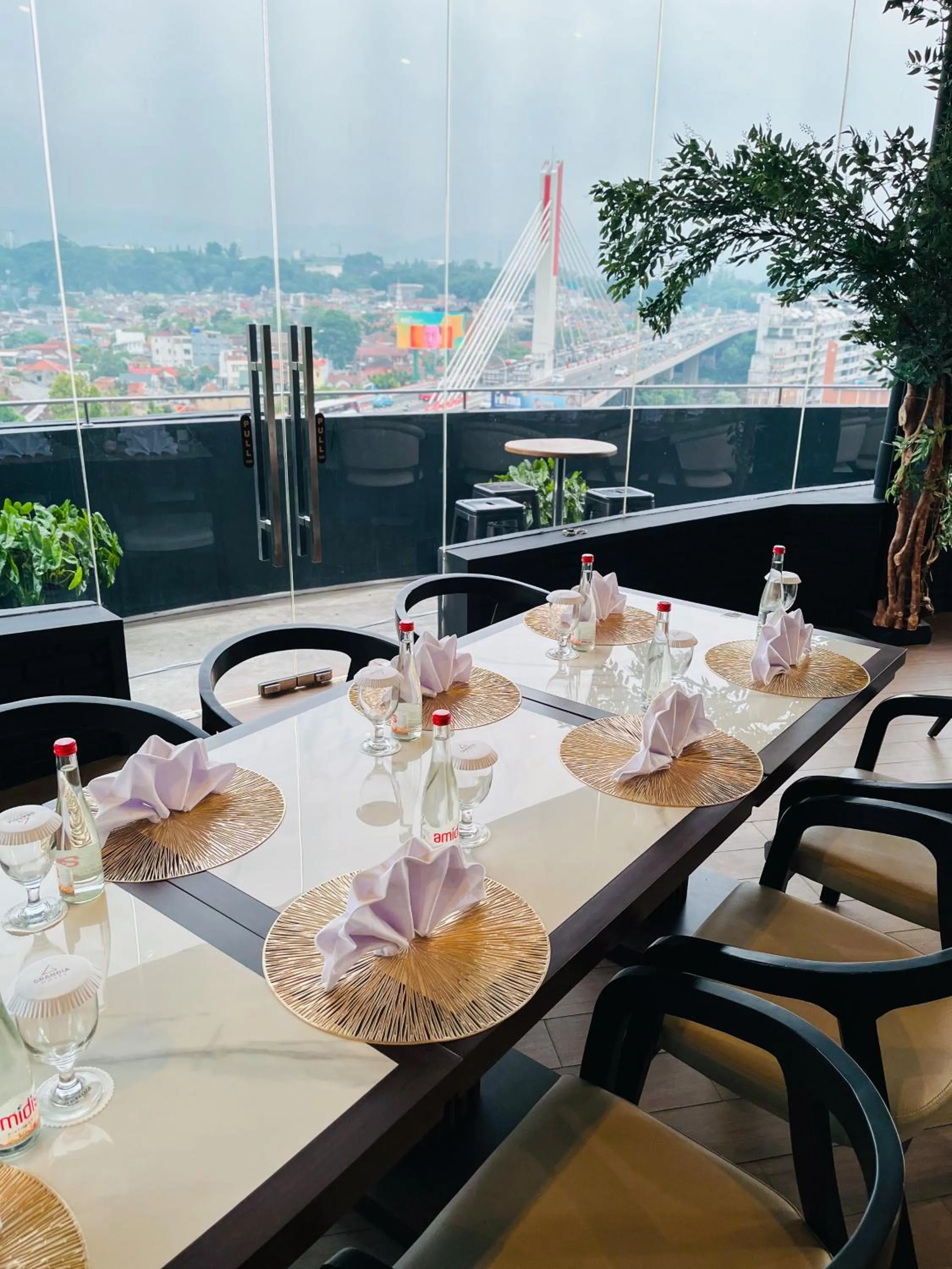Dining area in Grandia Hotel