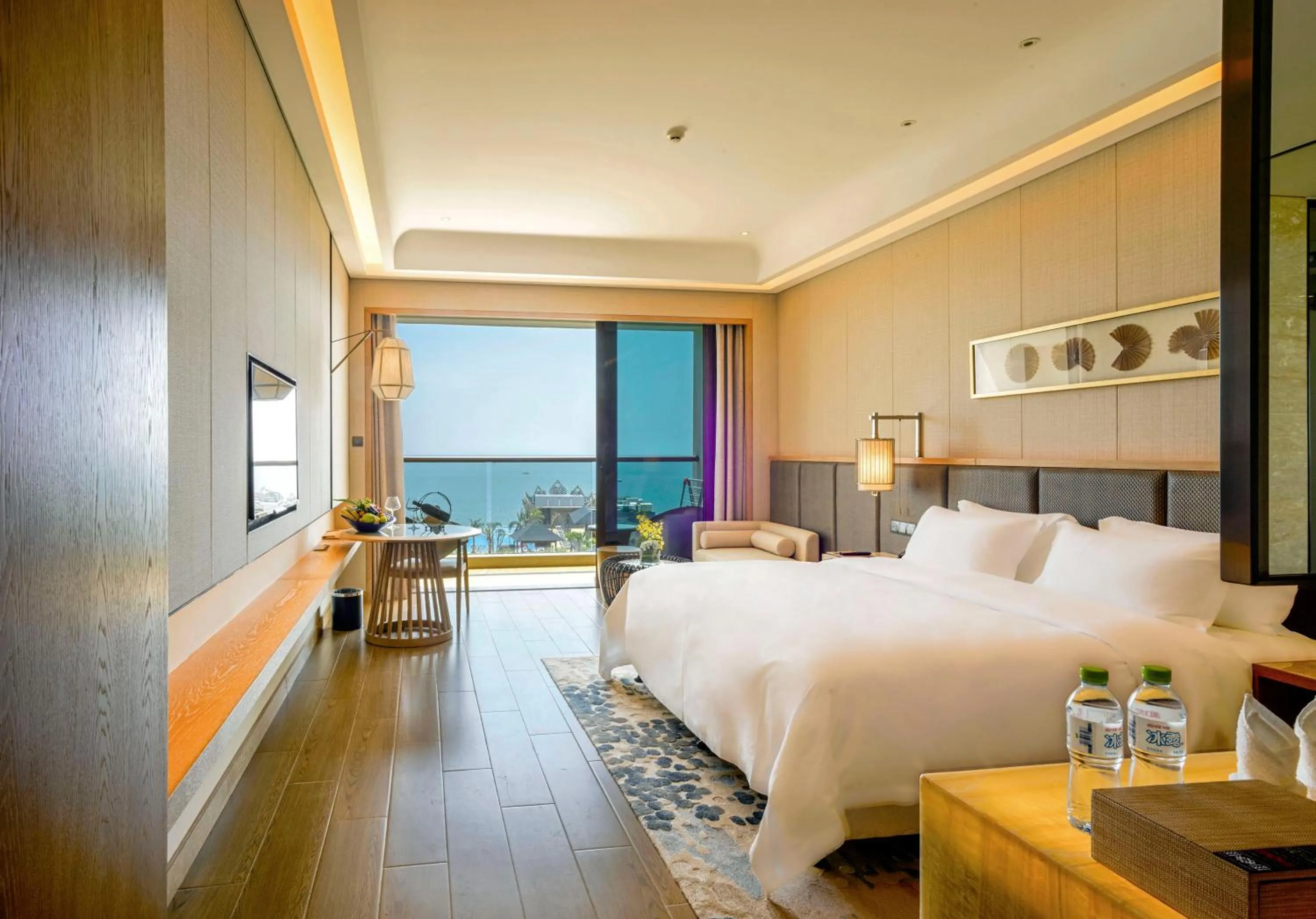 Photo of the whole room, Bed in Harman Resort Hotel Sanya