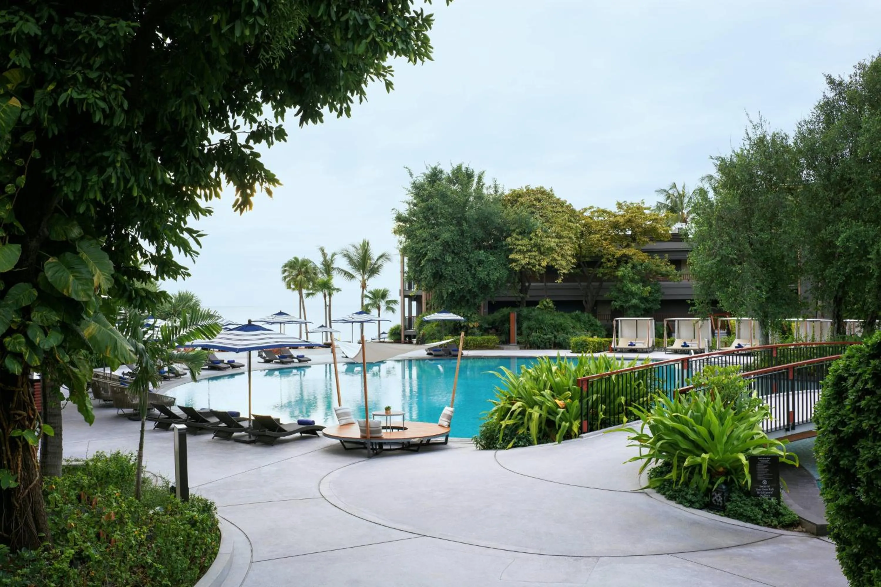 Swimming pool in Hua Hin Marriott Resort and Spa