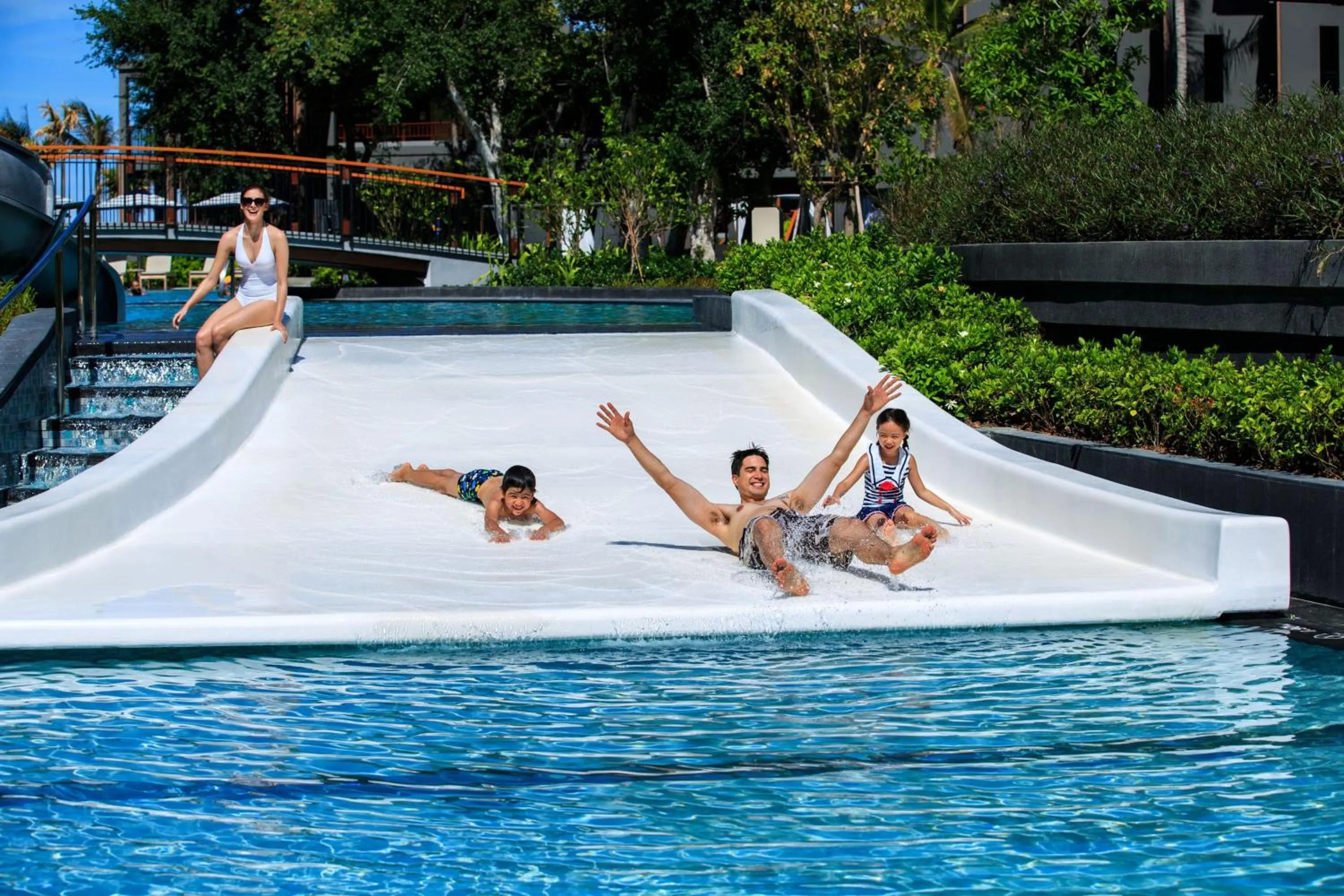 Swimming pool in Hua Hin Marriott Resort and Spa