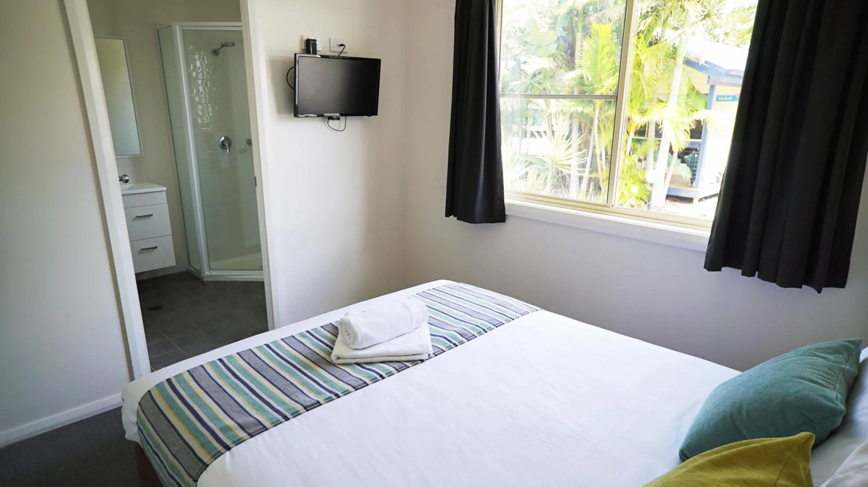 Bedroom, Bed in Ingenia Holidays Soldiers Point