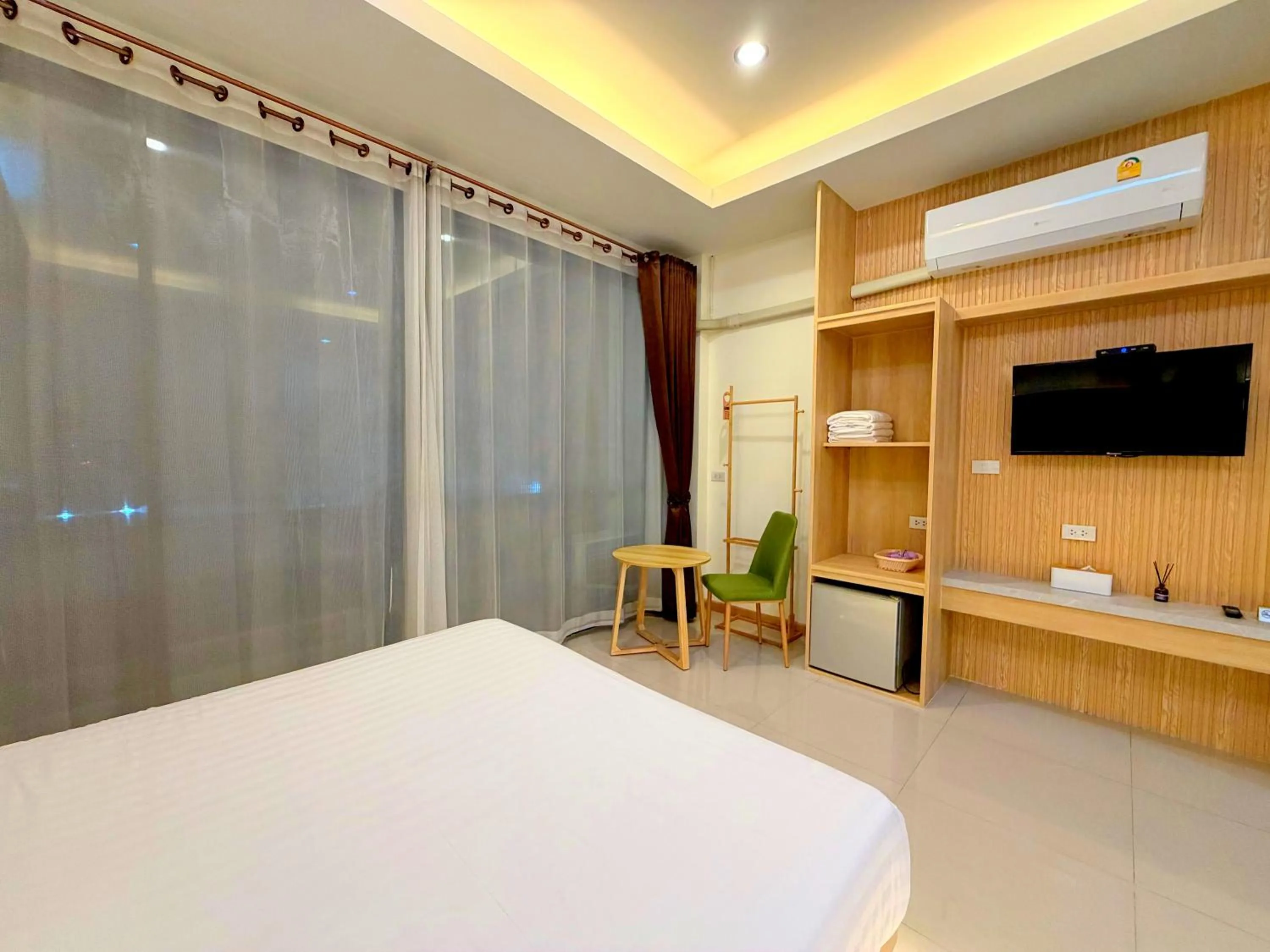 Communal lounge/ TV room, Bed in Samed Port View
