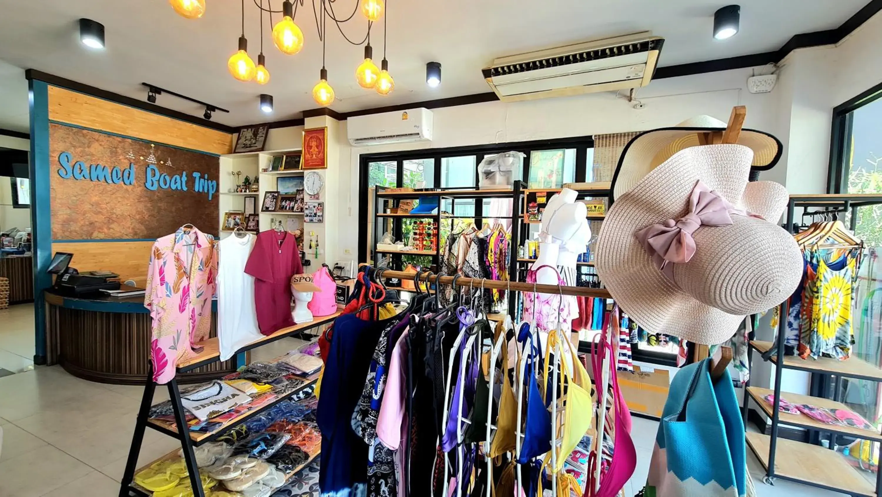 On-site shops in Samed Port View On-site shops in Samed Port View