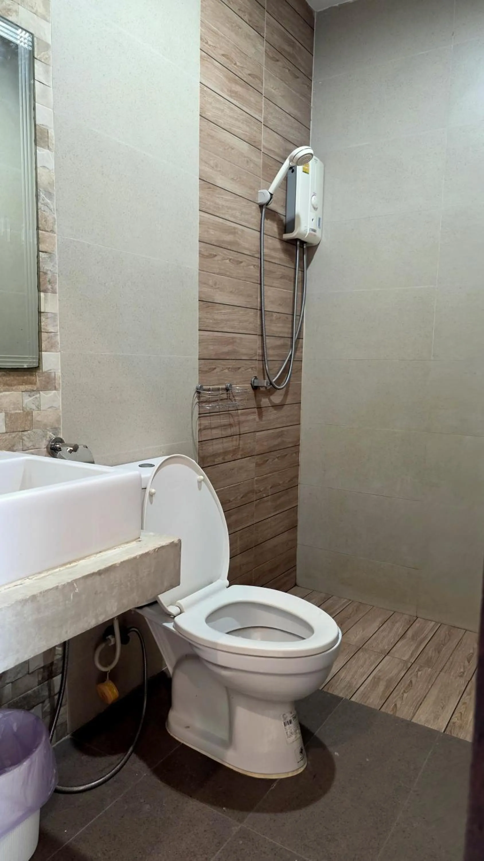 Shower in Samed Port View