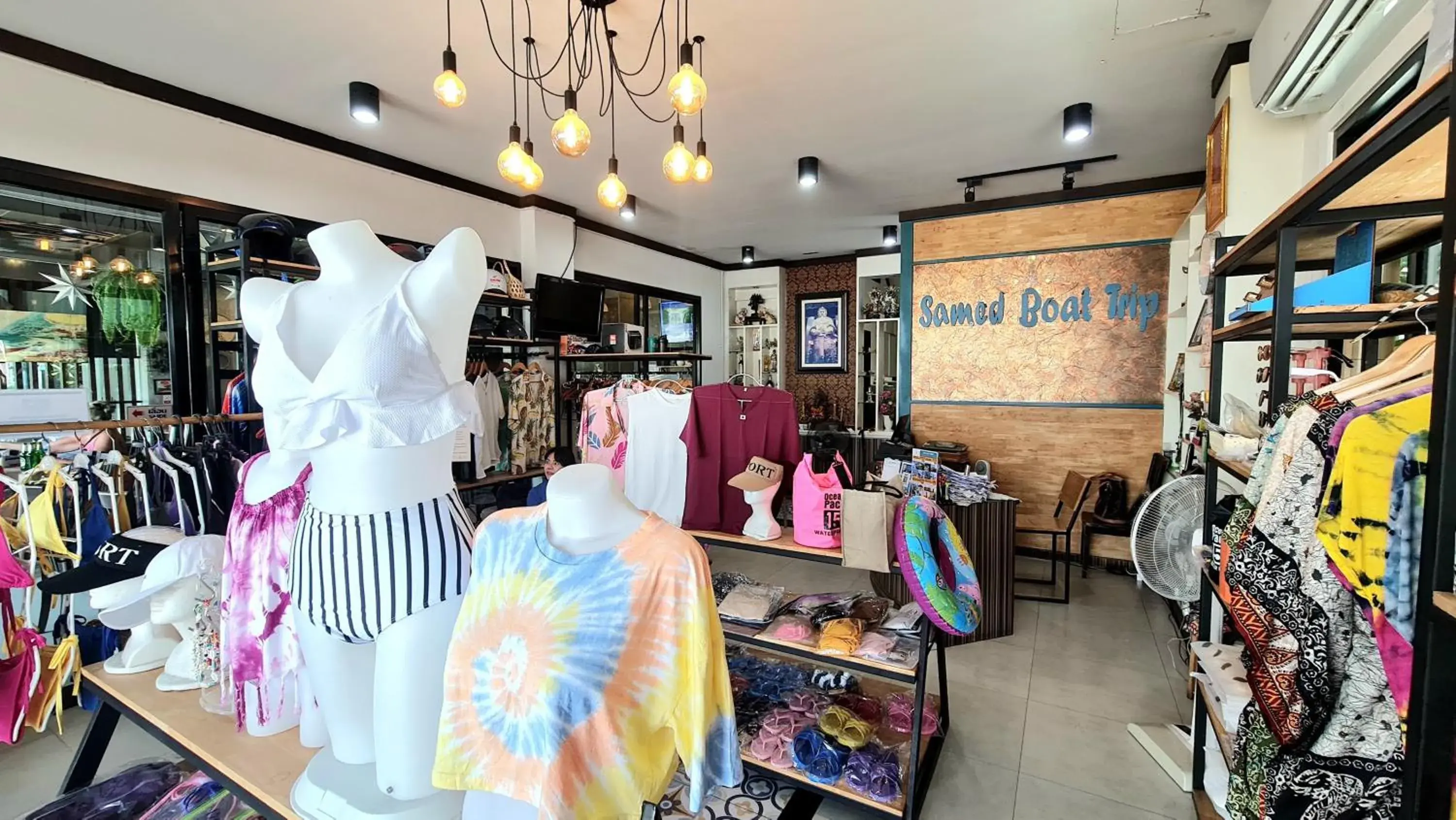 Supermarket/grocery shop in Samed Port View Supermarket/grocery shop in Samed Port View