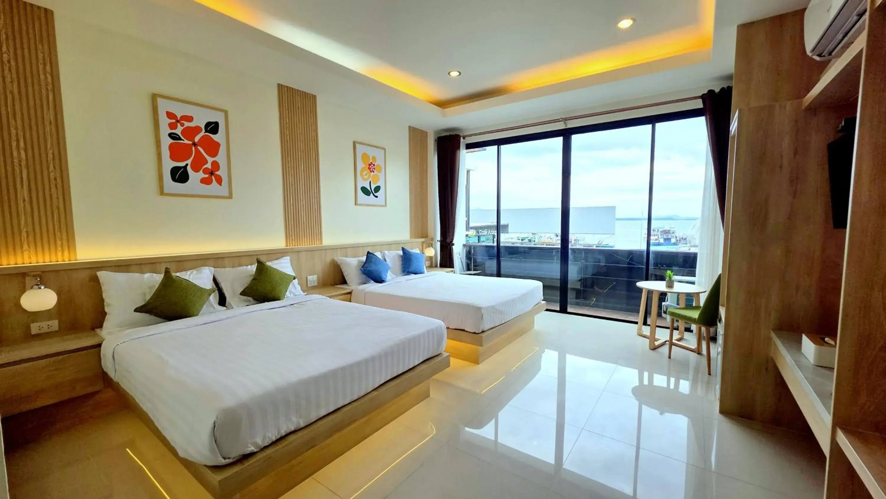 Photo of the whole room, Bed in Samed Port View Photo of the whole room, Bed in Samed Port View